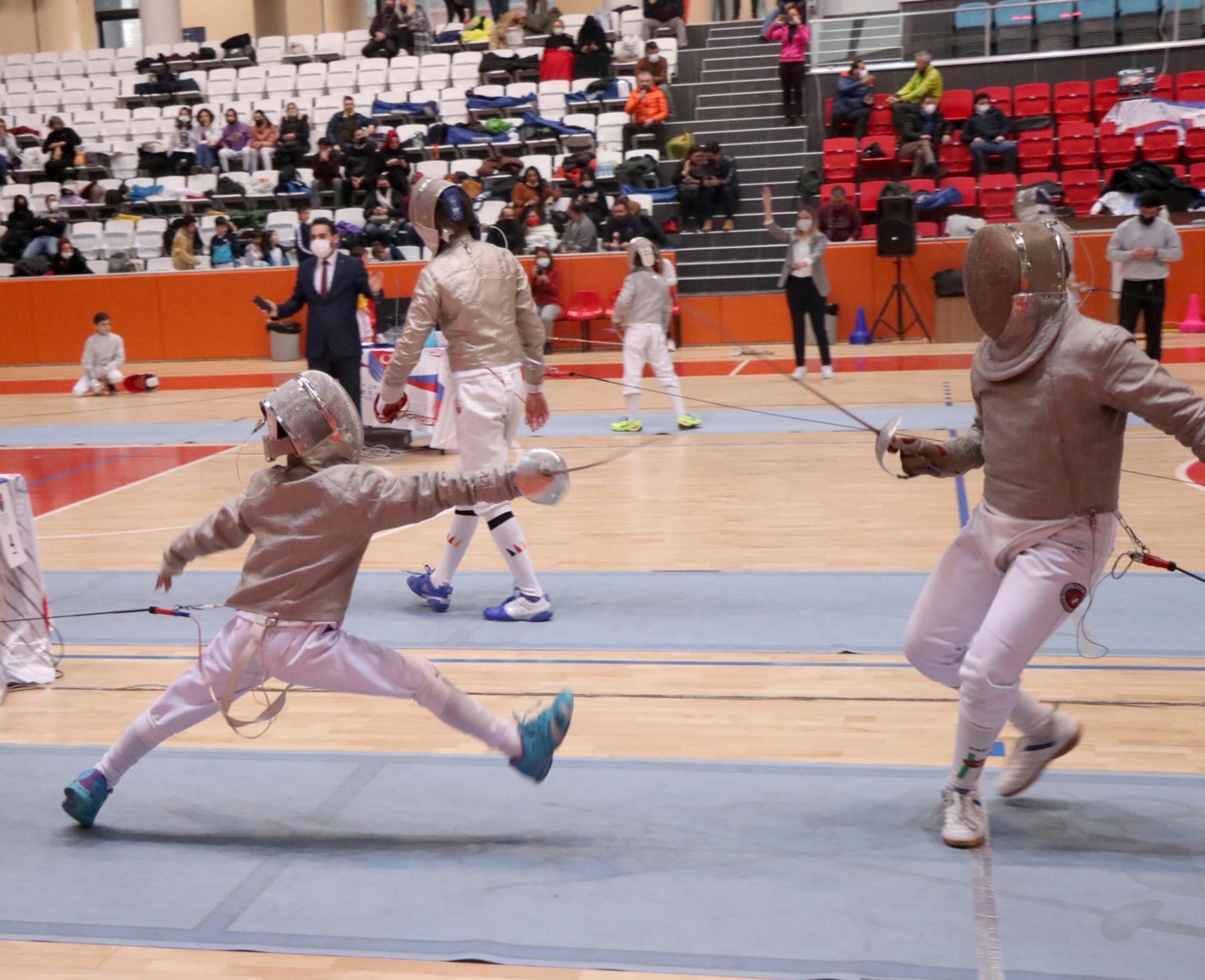 Edirnede Eskrim Kılıç Açık Turnuvası başladı