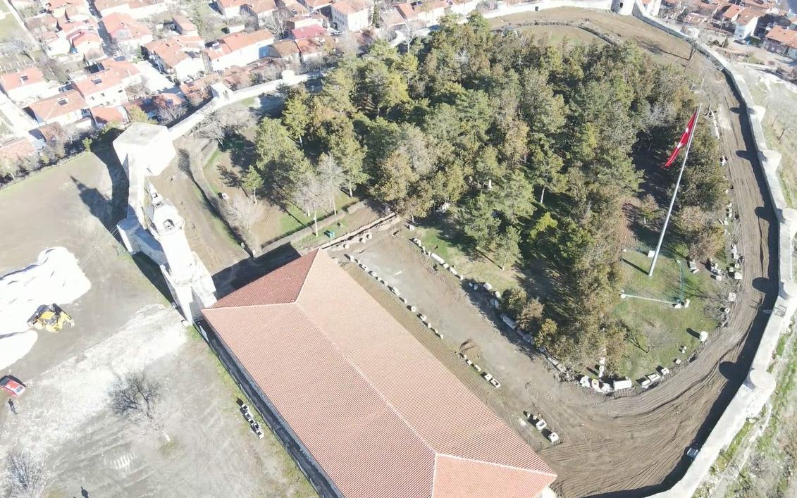 Sezarın veni, vidi, vici dediği Zile Kalesine çevre düzenlemesi