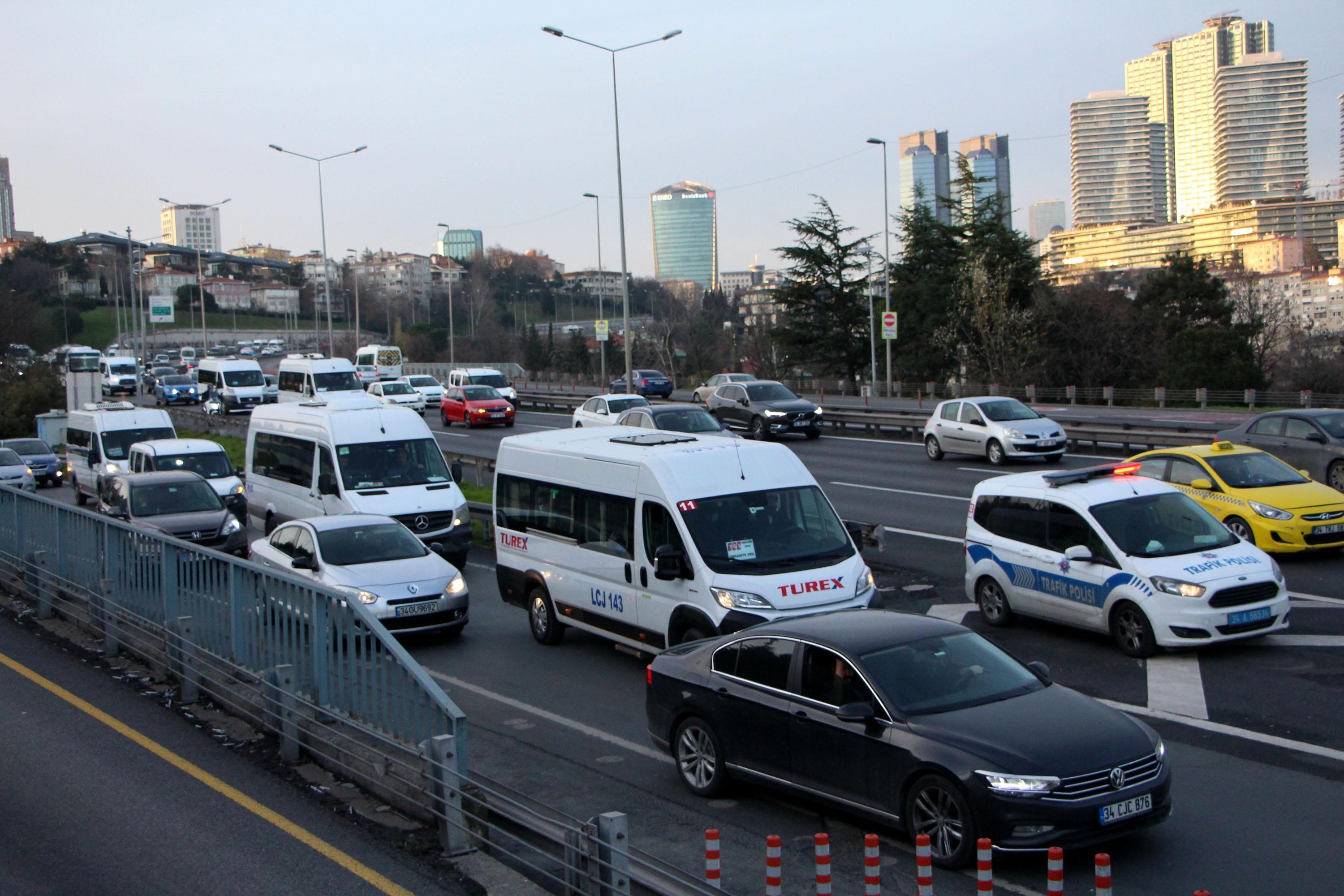 15 Temmuz Şehitler Köprüsünde intihar girişimi trafiği
