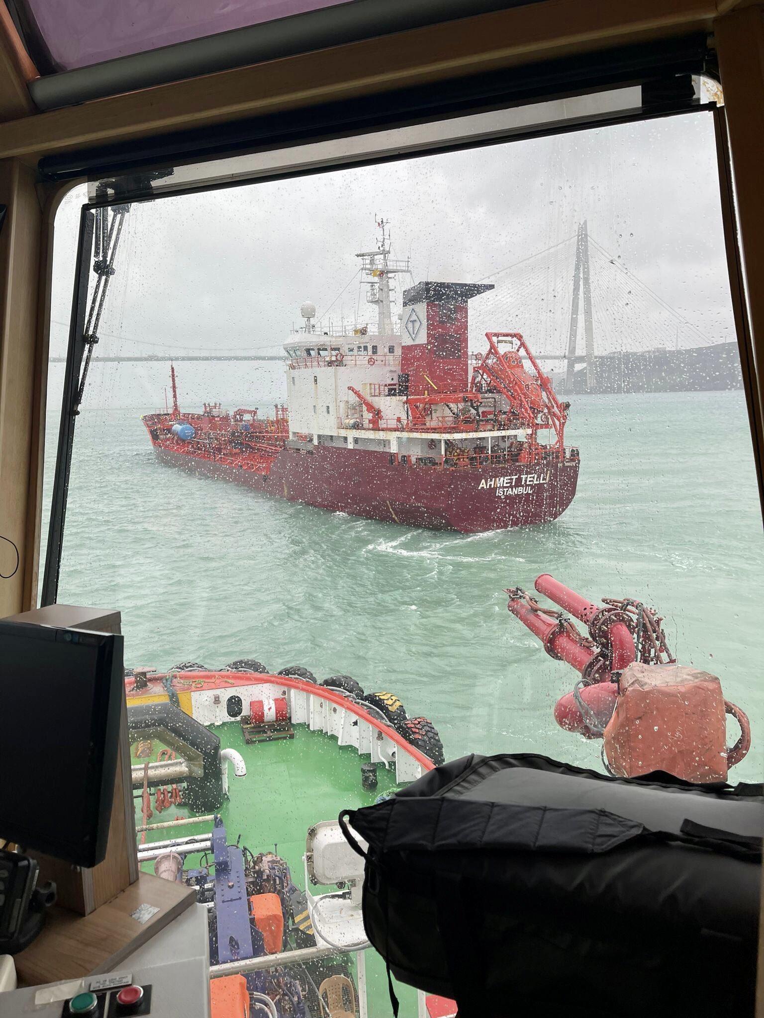 Boğazda arızalanan tanker çekildi, gemi trafiği normale döndü