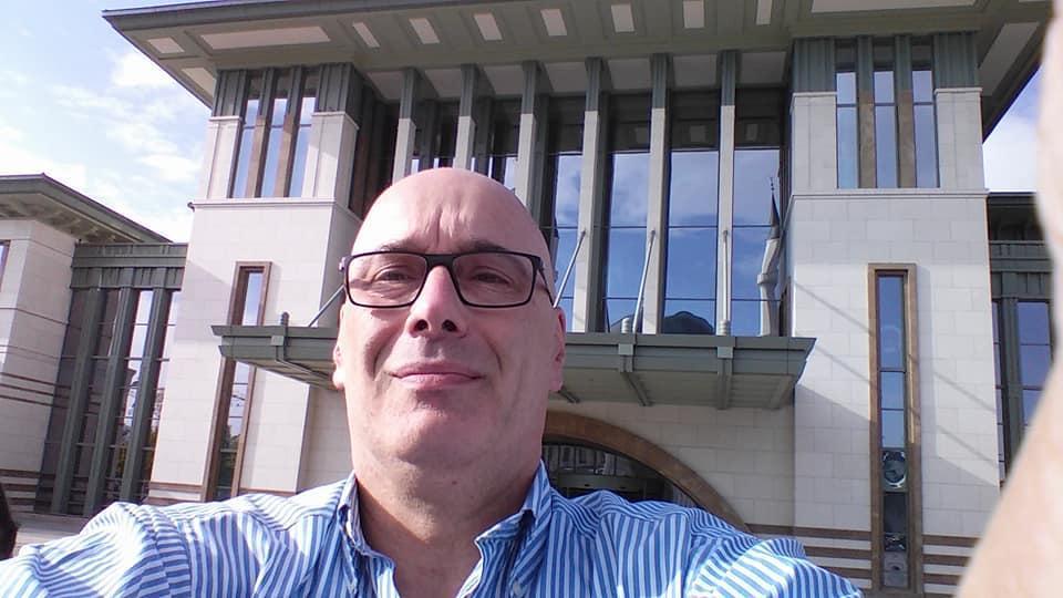 Öğretim üyesi, Veteran Basketbol Turnuvasında kalp krizi geçirmiş