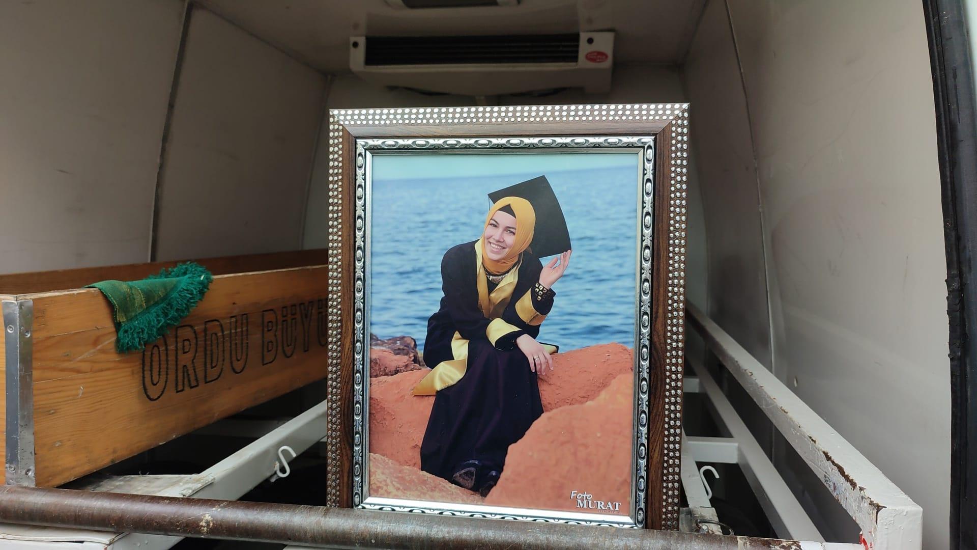 Kazada ölen Eda Nur öğretmen ve imam eşi son yolculuklarına uğurlandı