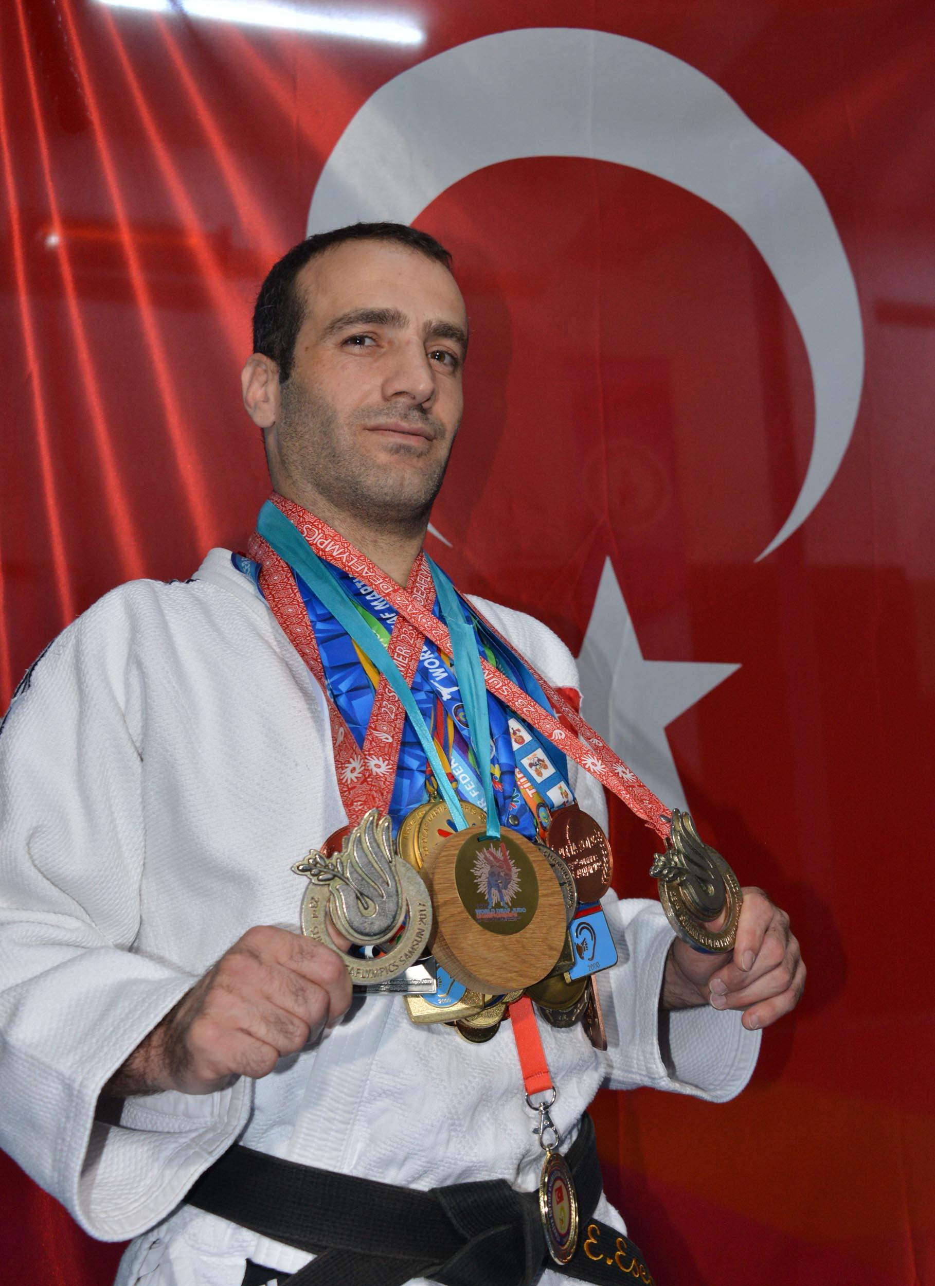 İşitme engelli Erkan, judoda 10 yılda madalyalara ambargo koydu