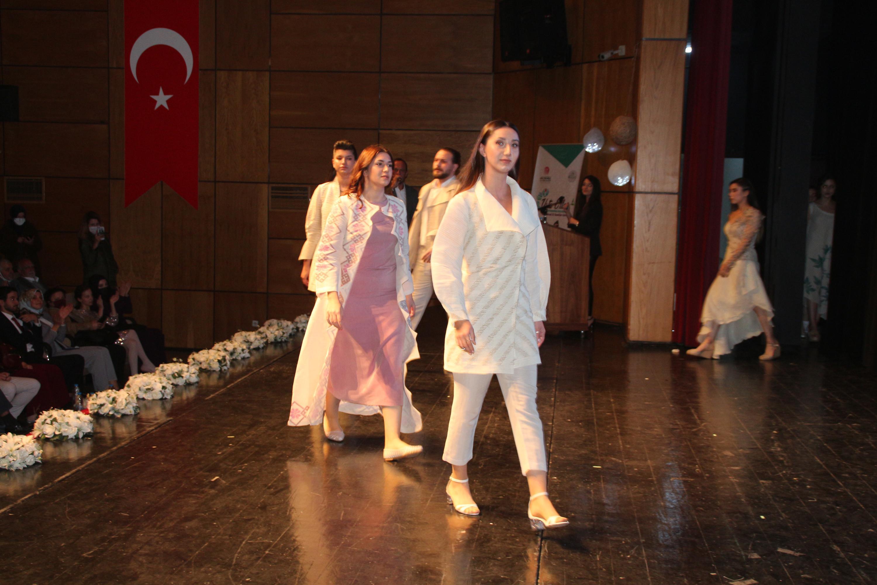 Rize bezinden kıyafetlere defileli tanıtım