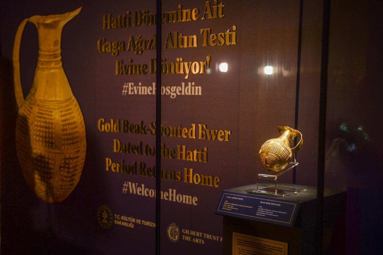 4,250-yeard-old golden beak-spouted ewer smuggled from Anatolia returns to Turkey