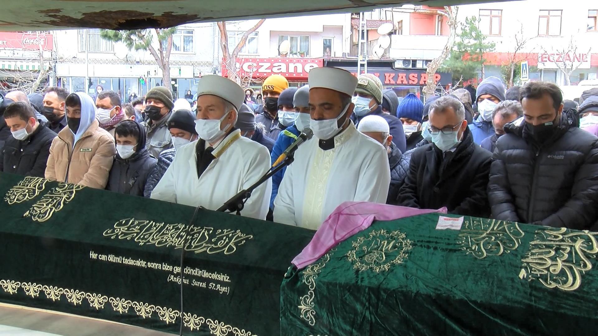 Boludaki trafik kazasında ölen aile üyeleri İstanbulda toprağa verildi