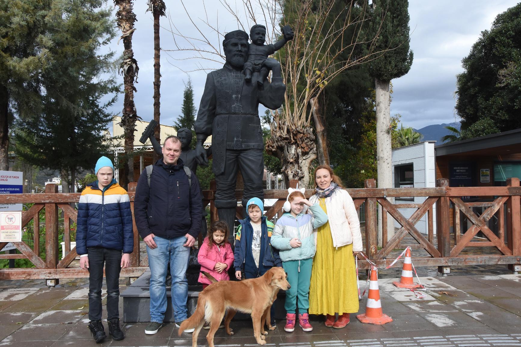 Akdenizli Noel Baba heykeli, 5 yıl sonra yeniden yerinde