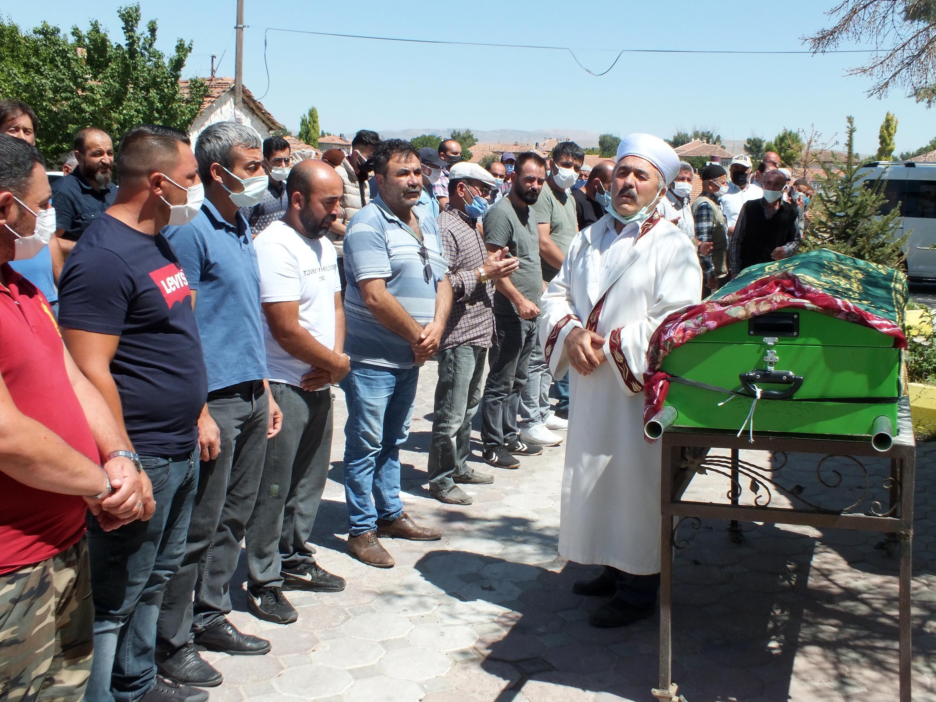 Arkadaşının başından vurduğu İkra Nur toprağa verildi