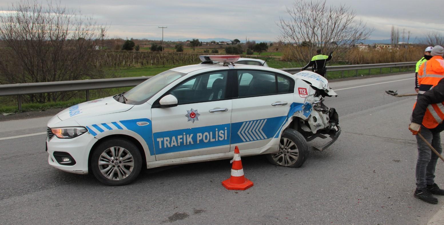Kontrolden çıkan minibüs polis aracı ile otomobile çarptı: 1i polis 2 yaralı