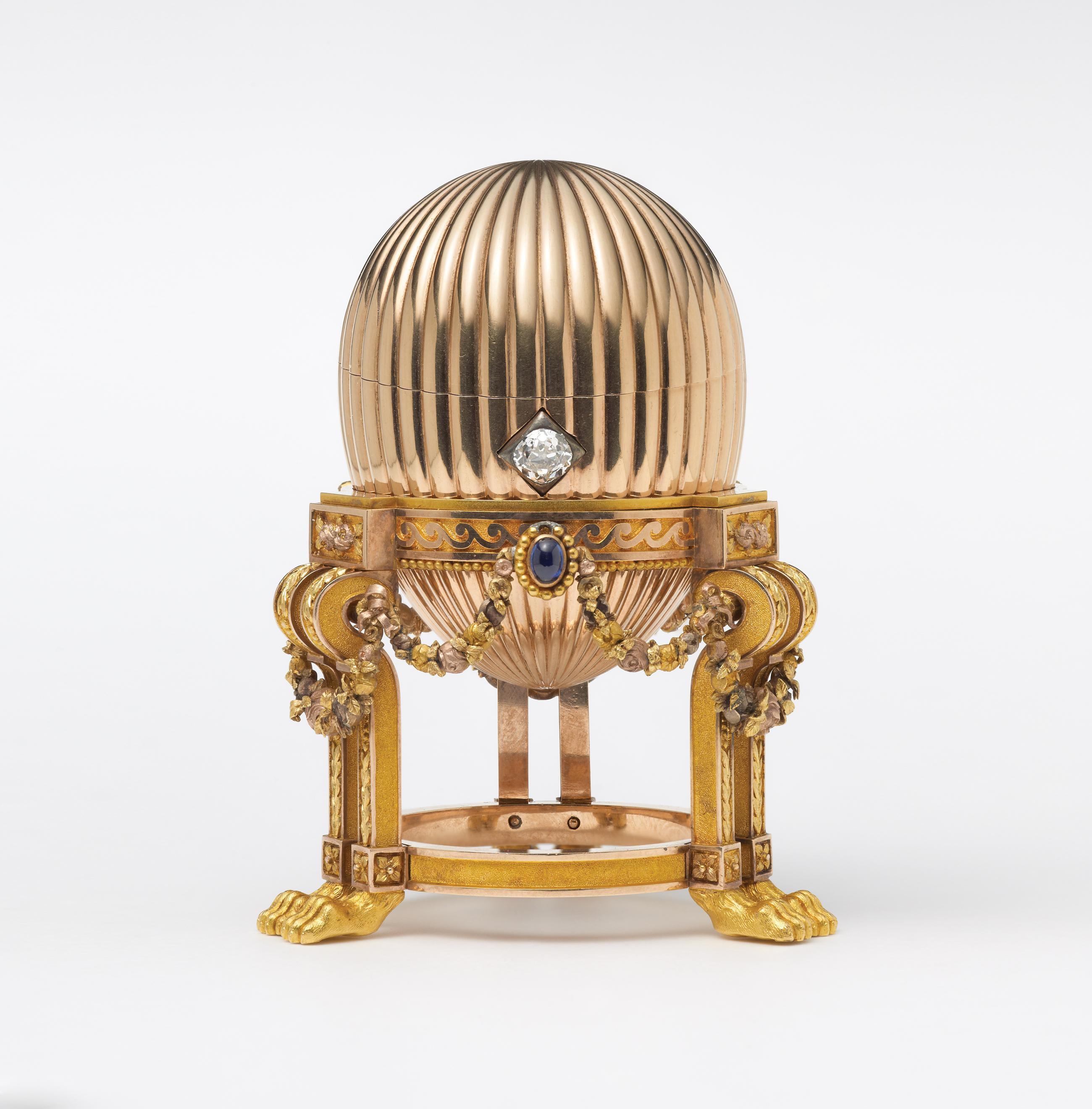 Dünyanın en değerli yumurtaları Fabergeler, Londra’da sergilenmeye başlandı