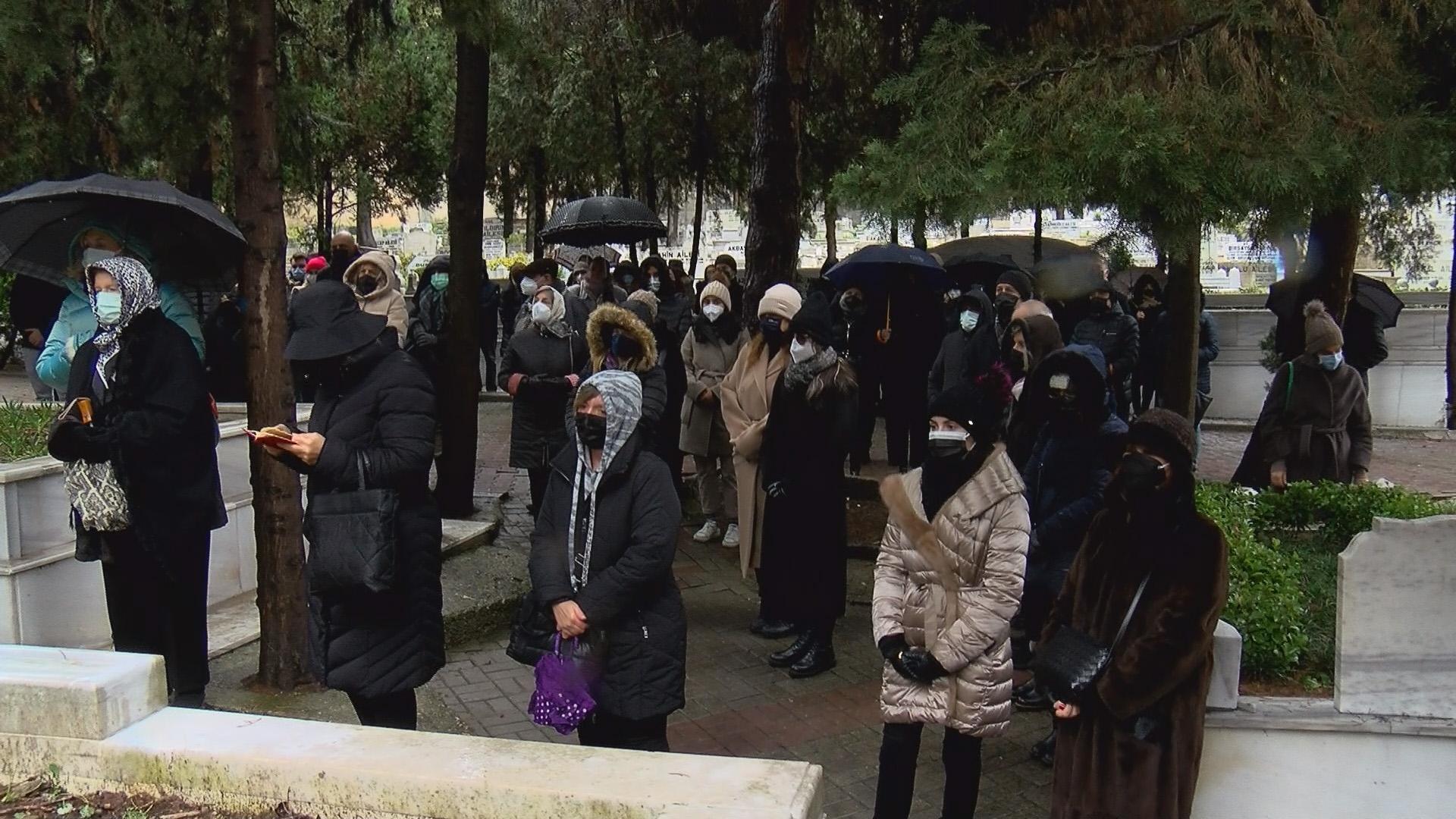 Milli kayakçı Aslı Nemutlu, ölümünün10uncu yılında mezarı başında anıldı