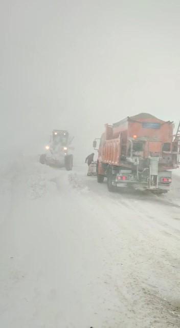 Sarıveliler- Alanya yolu kar ve tipi nedeniyle ulaşıma kapandı