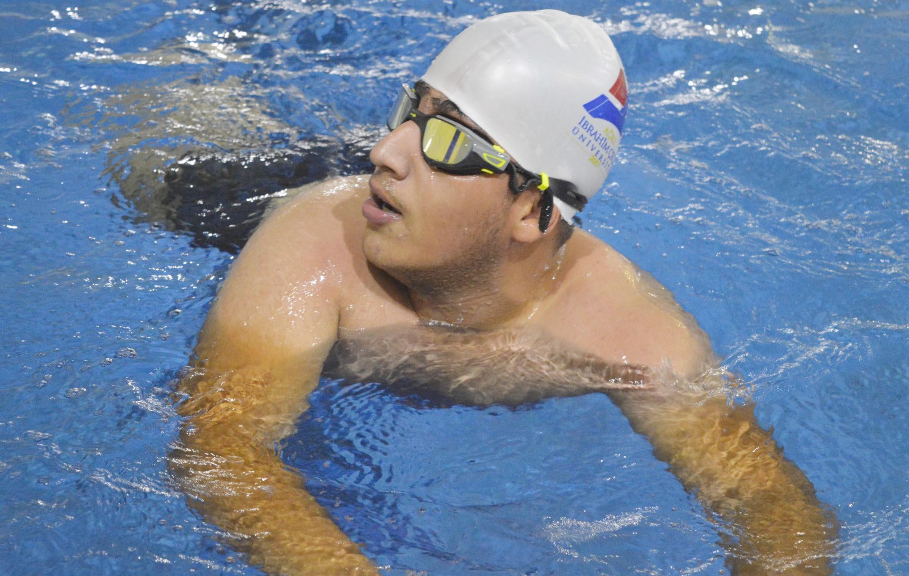 Engelli Yusuf, terapi için başladığı yüzmede Türkiye 2ncisi oldu