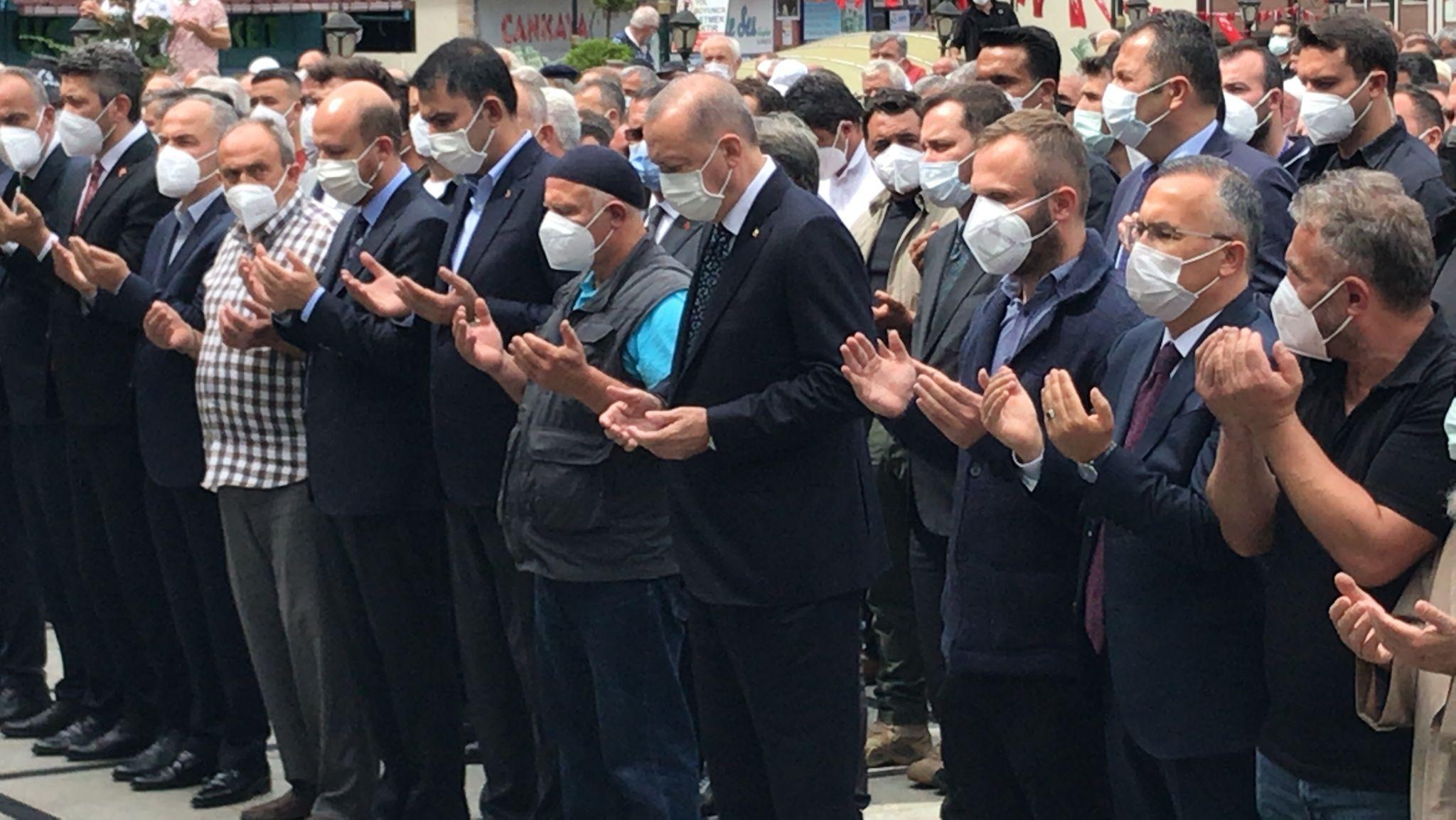 Cumhurbaşkanı Erdoğan, emekli vaizin cenazesine katıldı