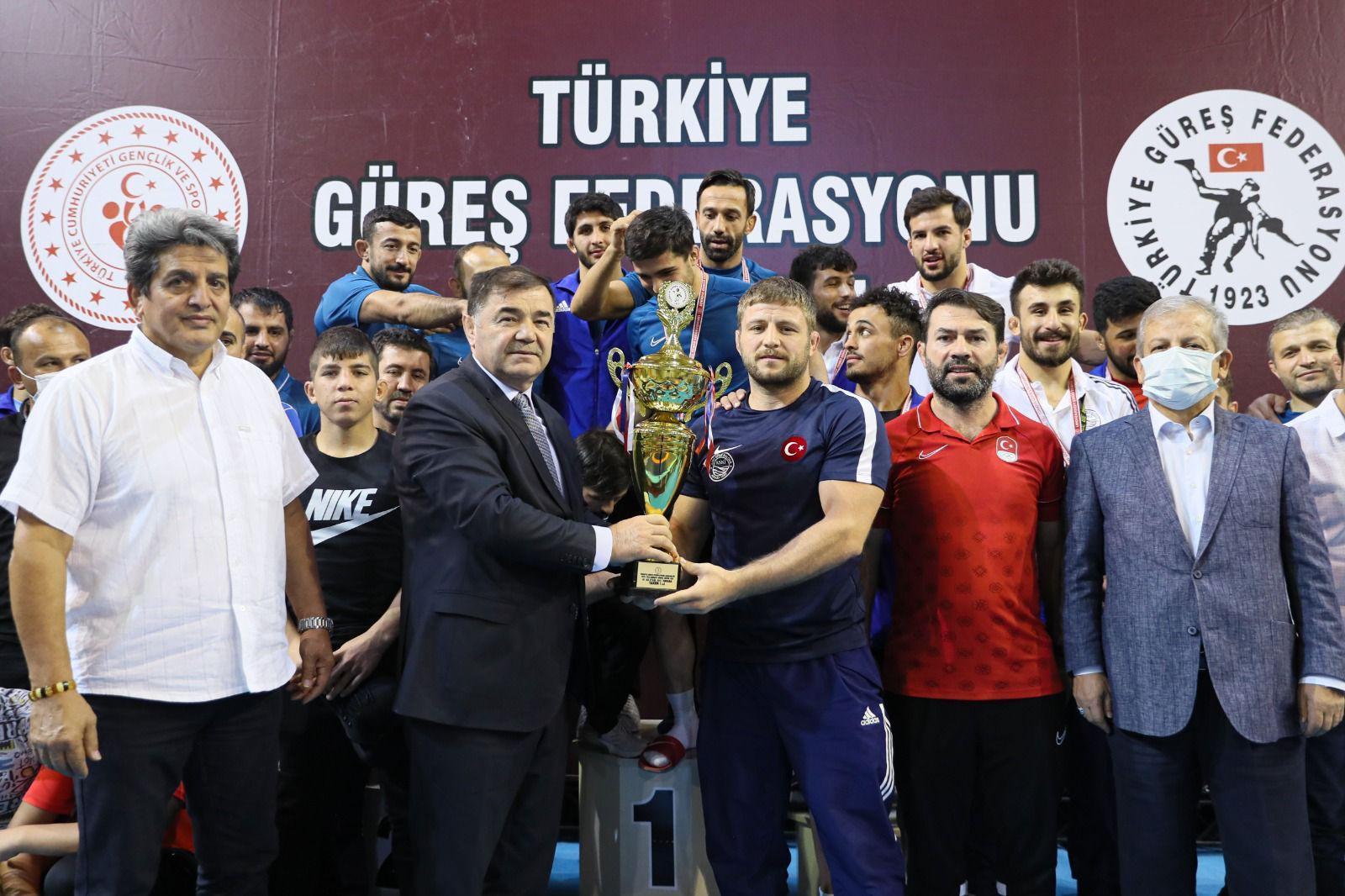 Türkiye Güreş Süper Liginde şampiyon ASKİ Spor