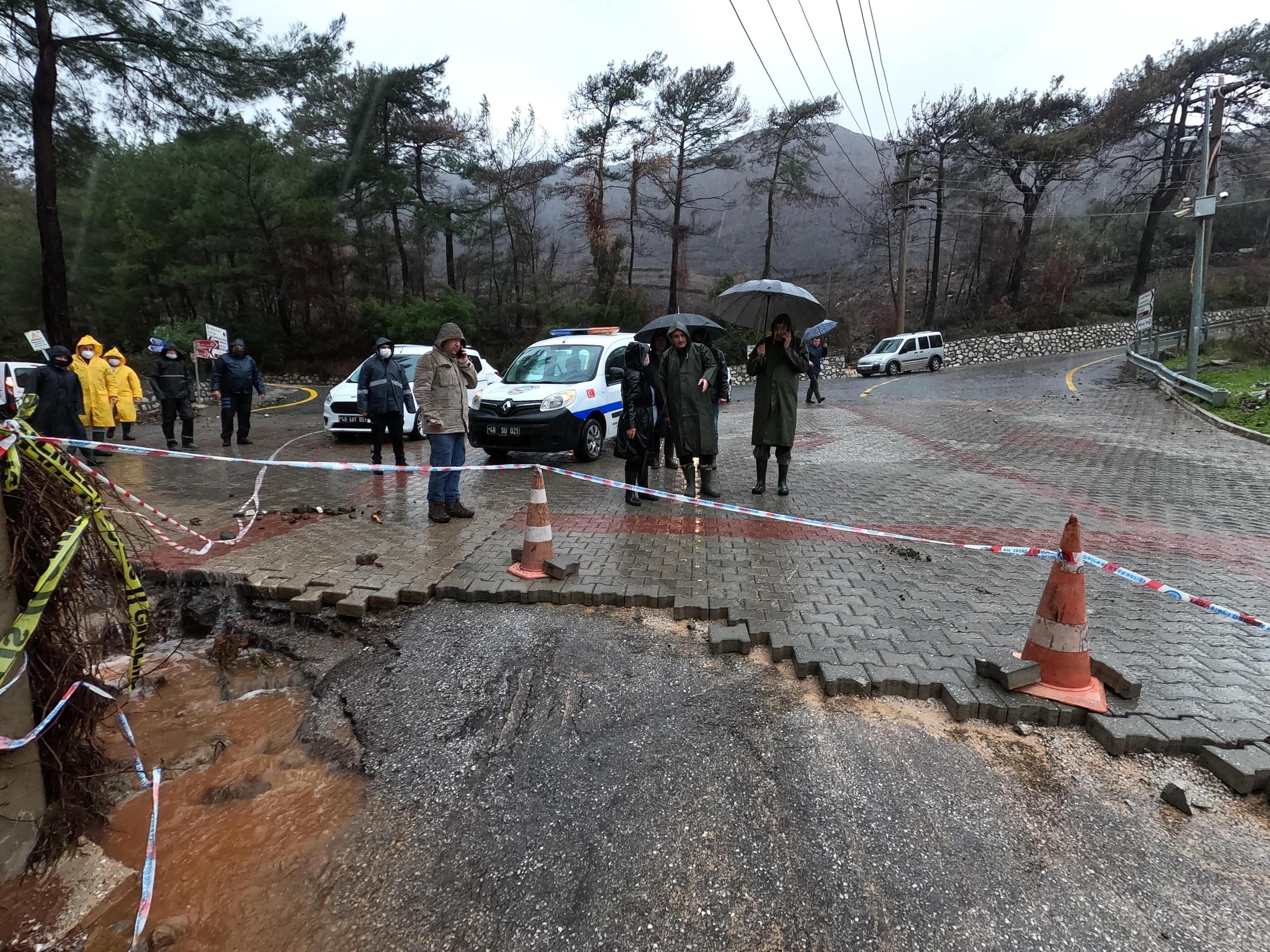 Bodrum ve Marmariste kuvvetli yağmur bugün de etkili oldu, evleri su bastı