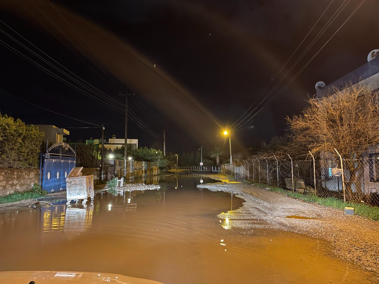 Bodrum ve Marmariste kuvvetli yağmur bugün de etkili oldu, evleri su bastı