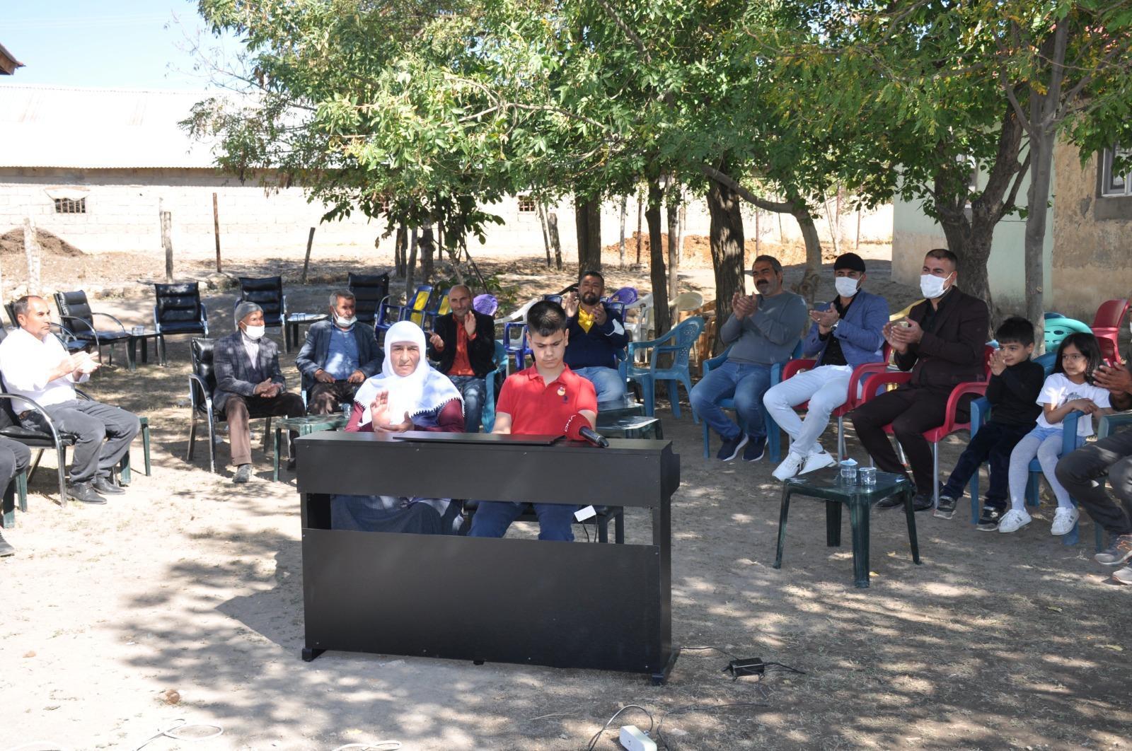 Kusursuz kulak Bager, Cumhurbaşkanı Erdoğan için çaldı