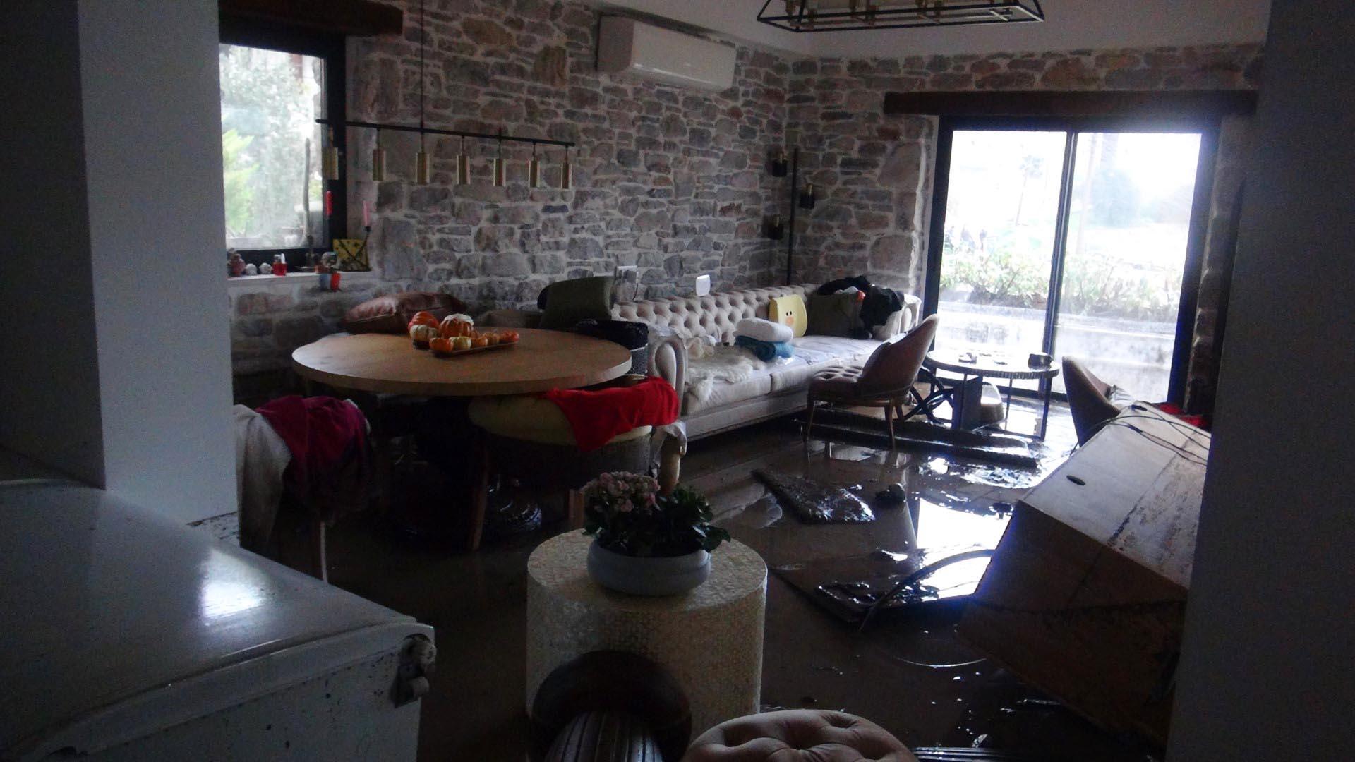 Bodrumda sağanak yağmur su baskınlarına neden oldu