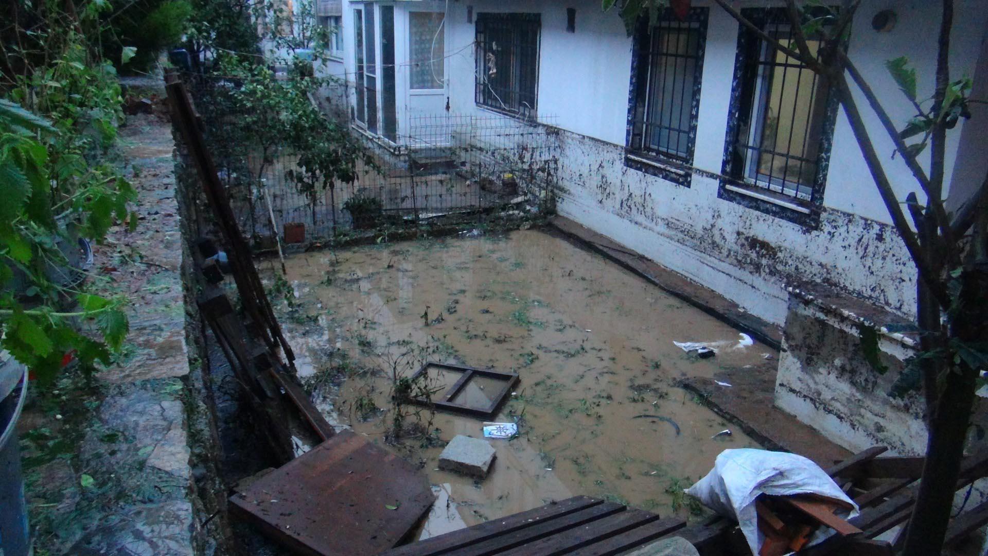 Bodrumda sağanak yağmur su baskınlarına neden oldu