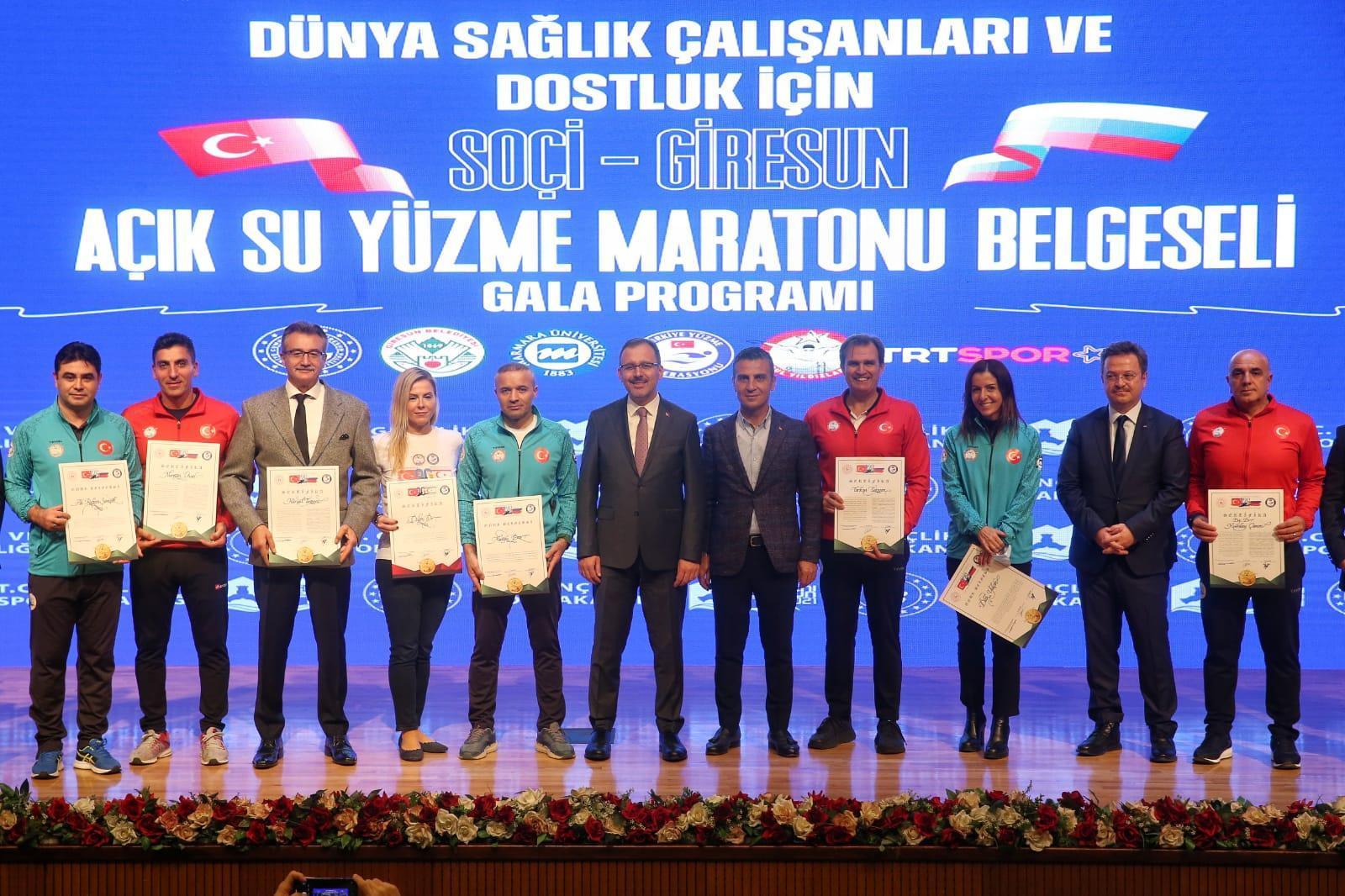 Bakan Kasapoğlu, Soçi-Giresun Yüzme Maratonu Belgeselinin galasına katıldı