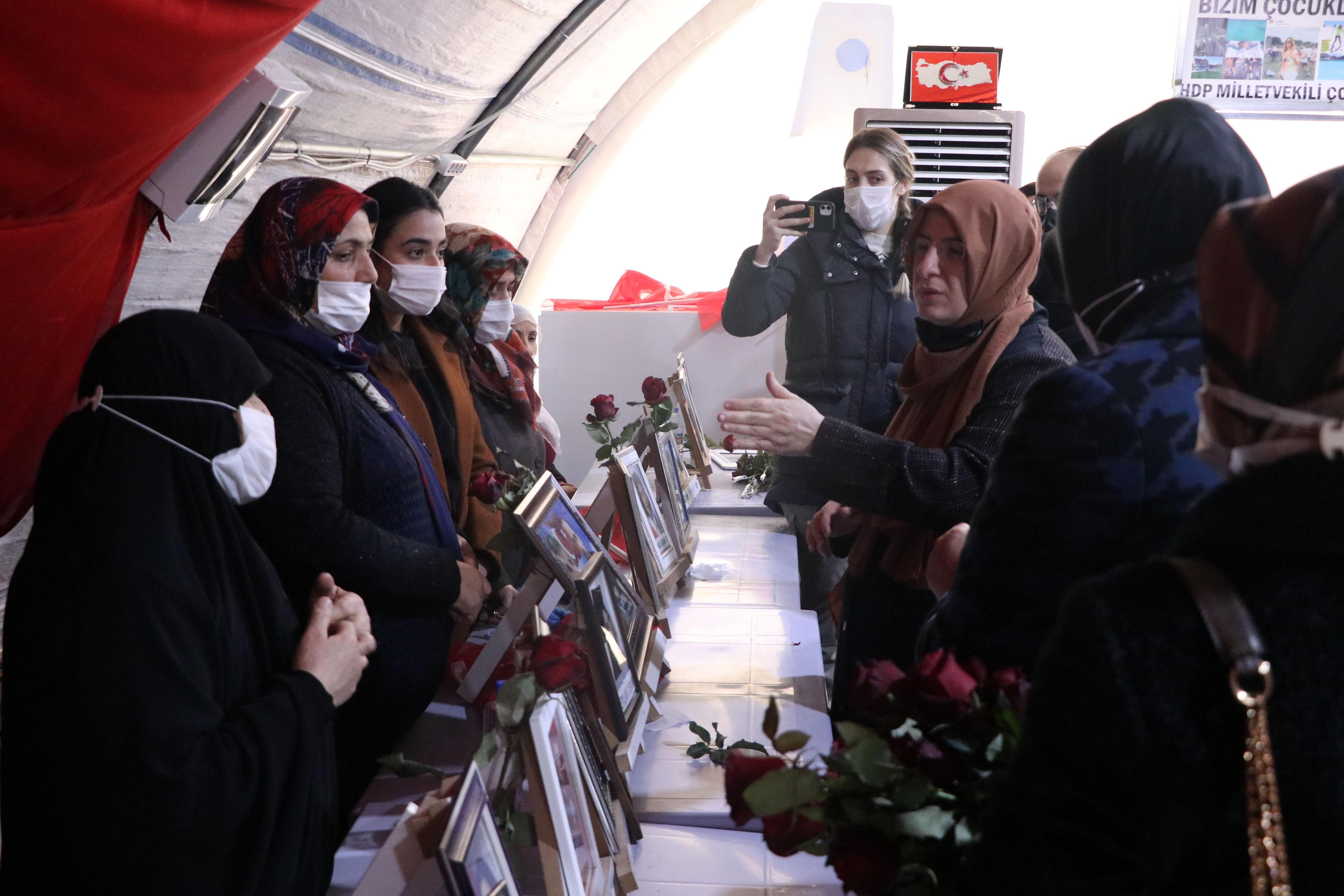 15 Temmuz Derneğinden evlat nöbetindeki ailelere destek ziyareti