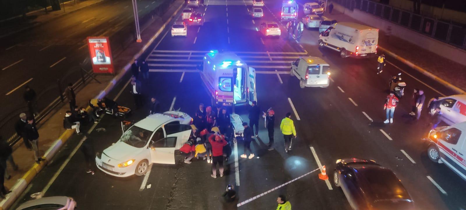 Şanlıurfa’da hafif ticari araç ile otomobil çarpıştı: 7 yaralı