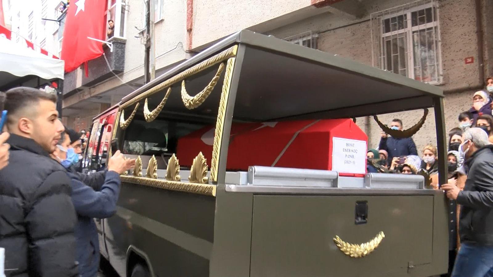 Şehit Enes Koçun cenazesi helallik için Bahçelievlerdeki evine getirildi