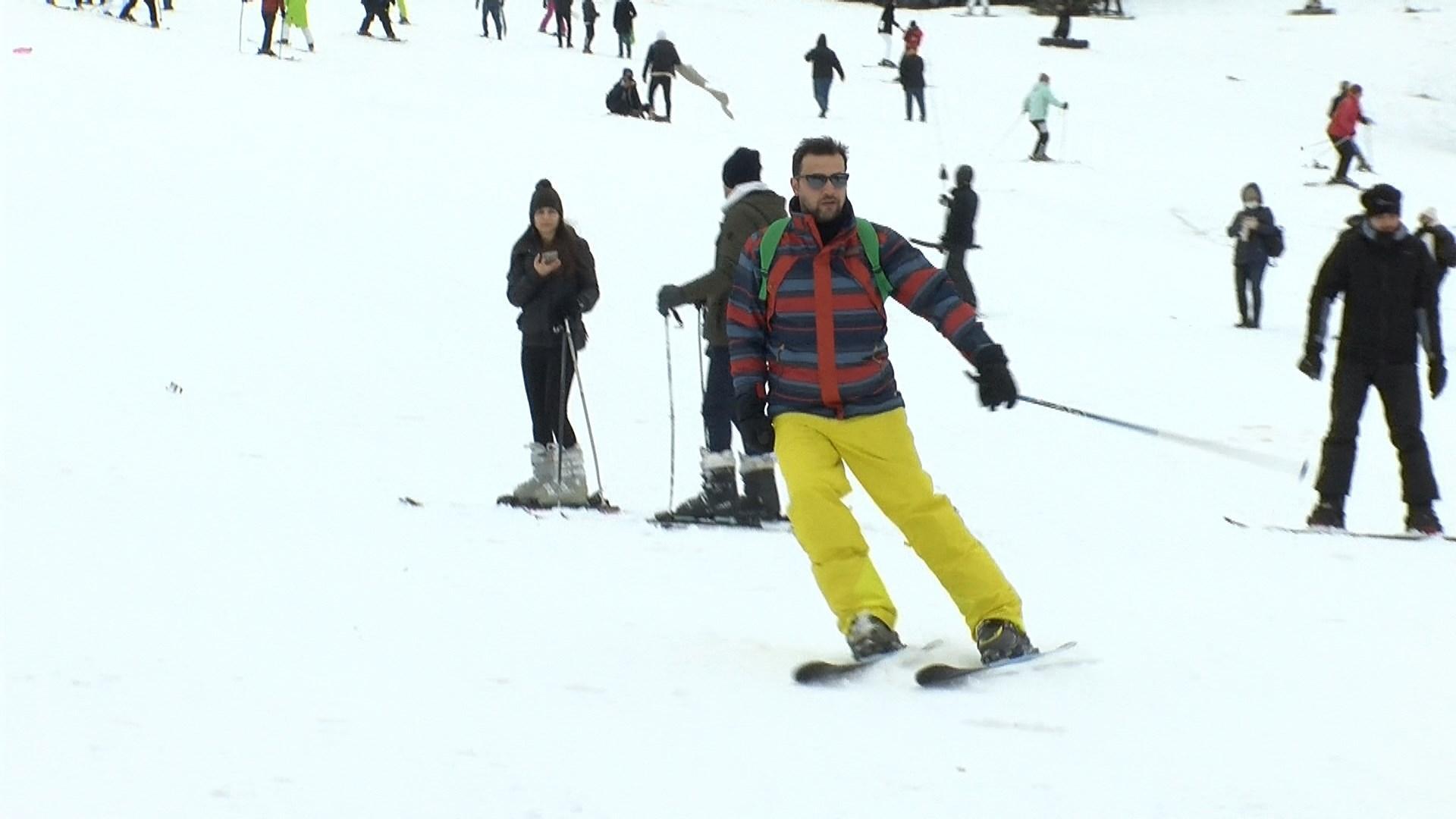 Uludağda hafta sonu klasiği; günübirlik tatilcilerle doldu
