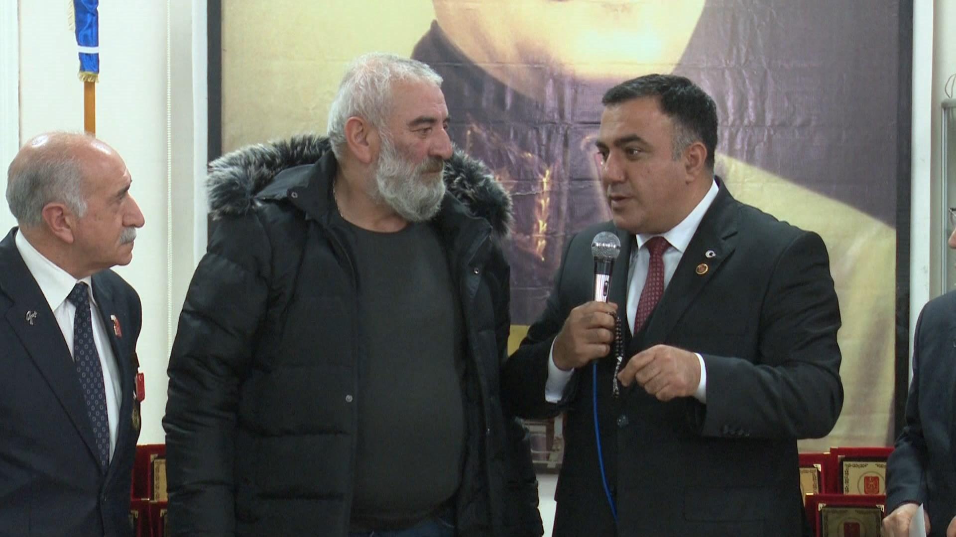 Azerbaycanlı gazilerden Oktay Kaynarcaya sitem: Bizi İstanbulda bulsun