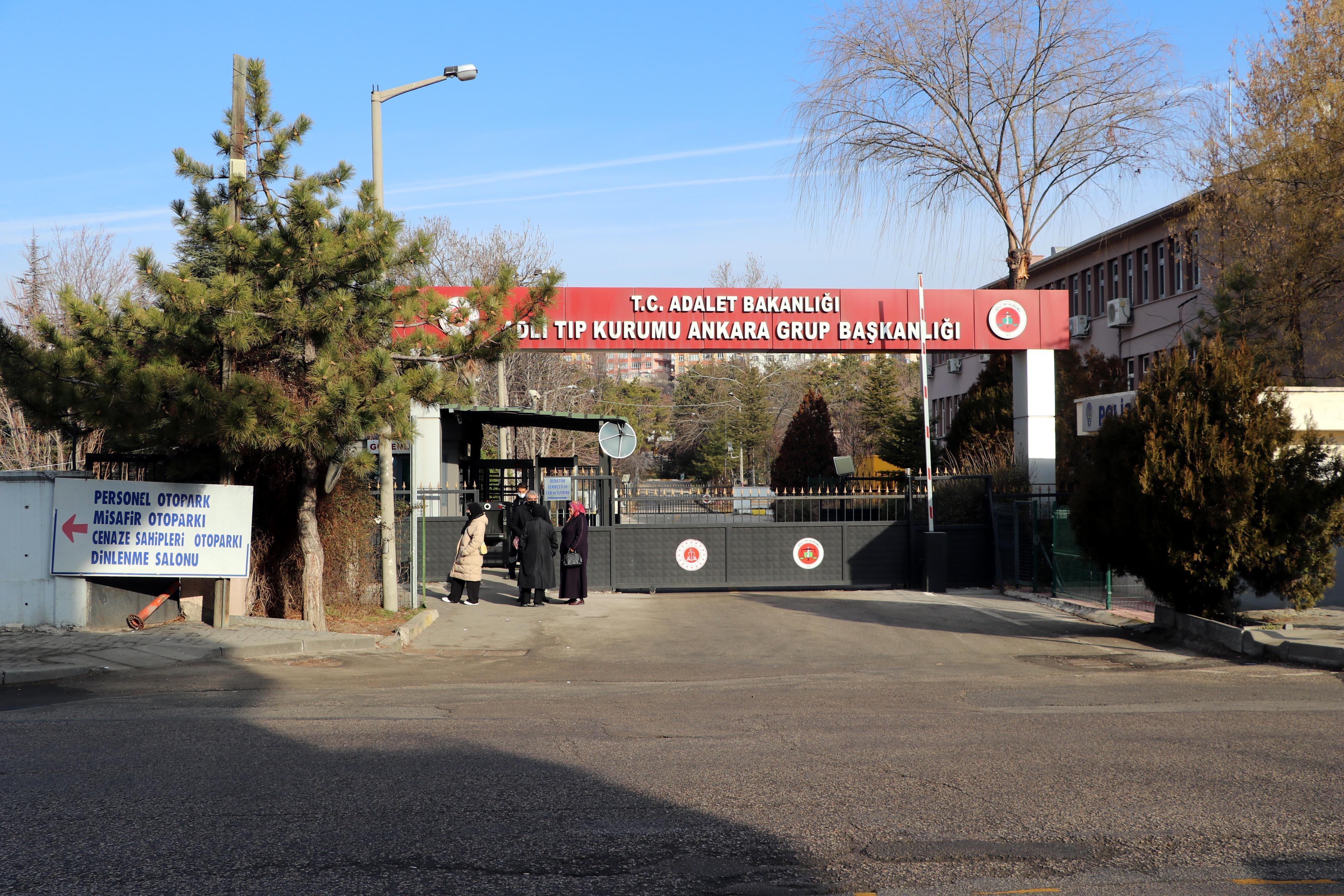 Eşini 15 yerinden bıçaklayan koca, Eşimi öldürdüm diye bağırmış