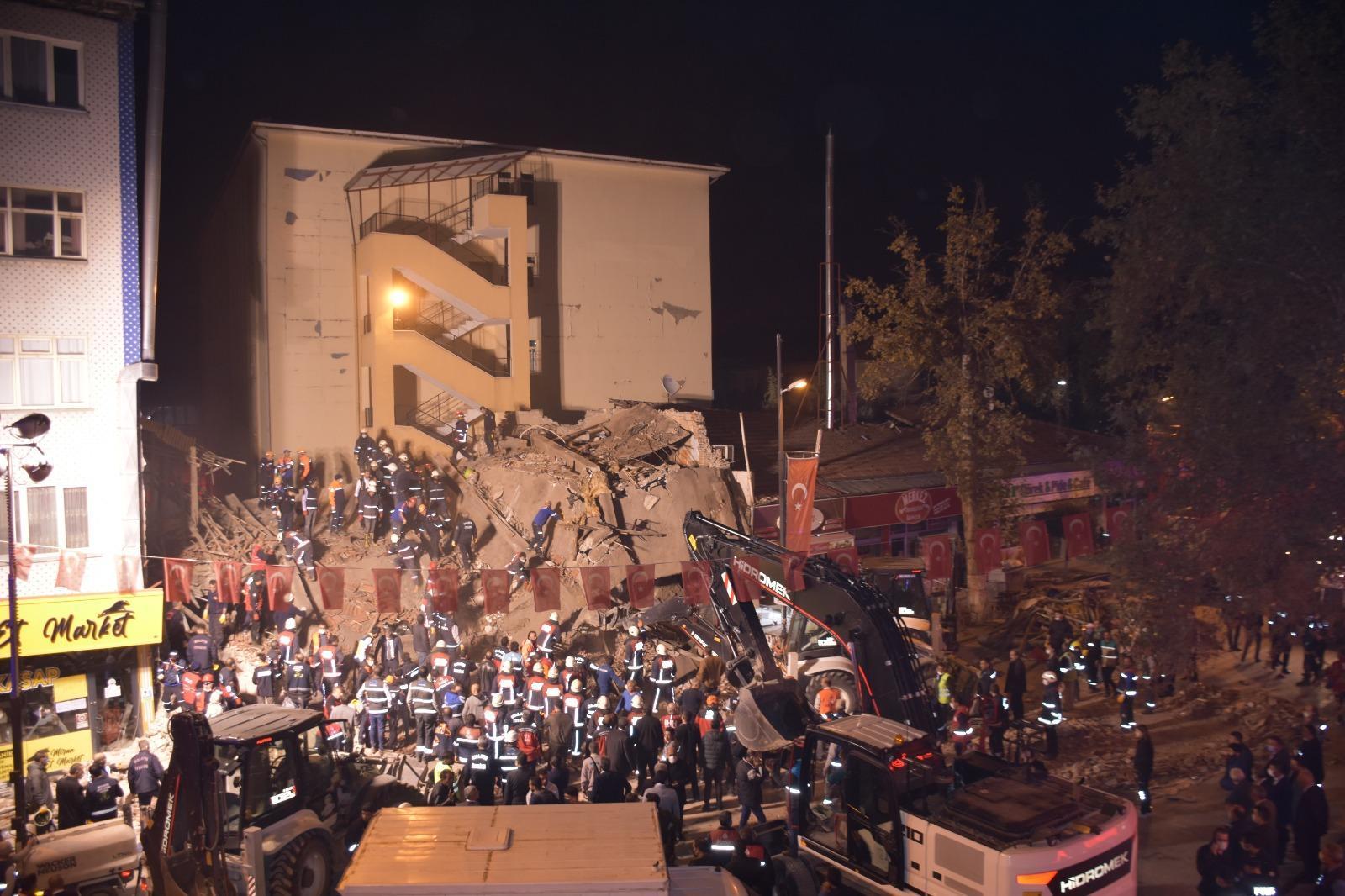 Malatyada çöken binanın enkazından kurtuldu, yaşananları anlattı