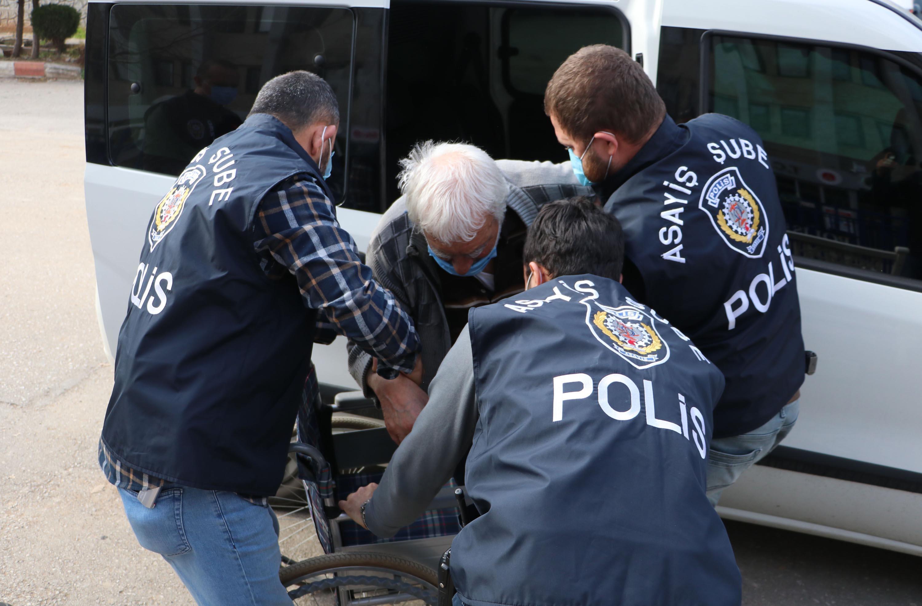 Eşini öldüren koca, tekerlekli sandalyeyle getirildiği adliyede tutuklandı