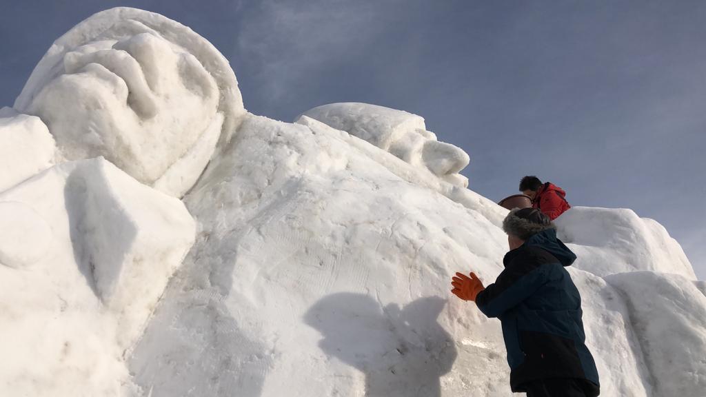 Sarıkamışta karı yorgan edenler şehit asker heykeli tamamlandı