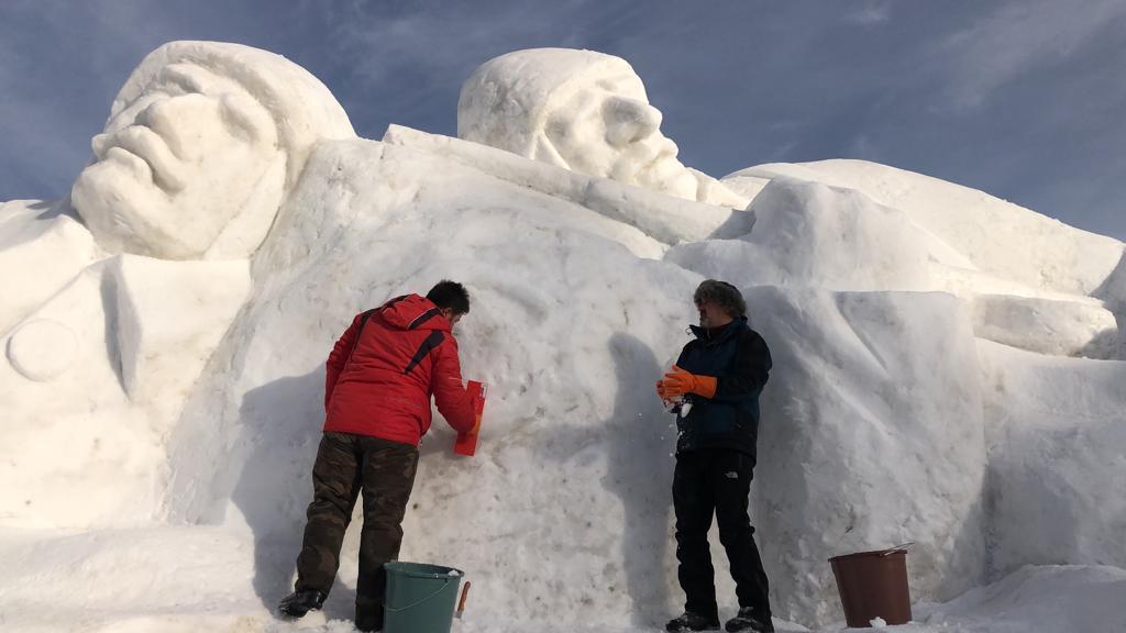Sarıkamışta karı yorgan edenler şehit asker heykeli tamamlandı