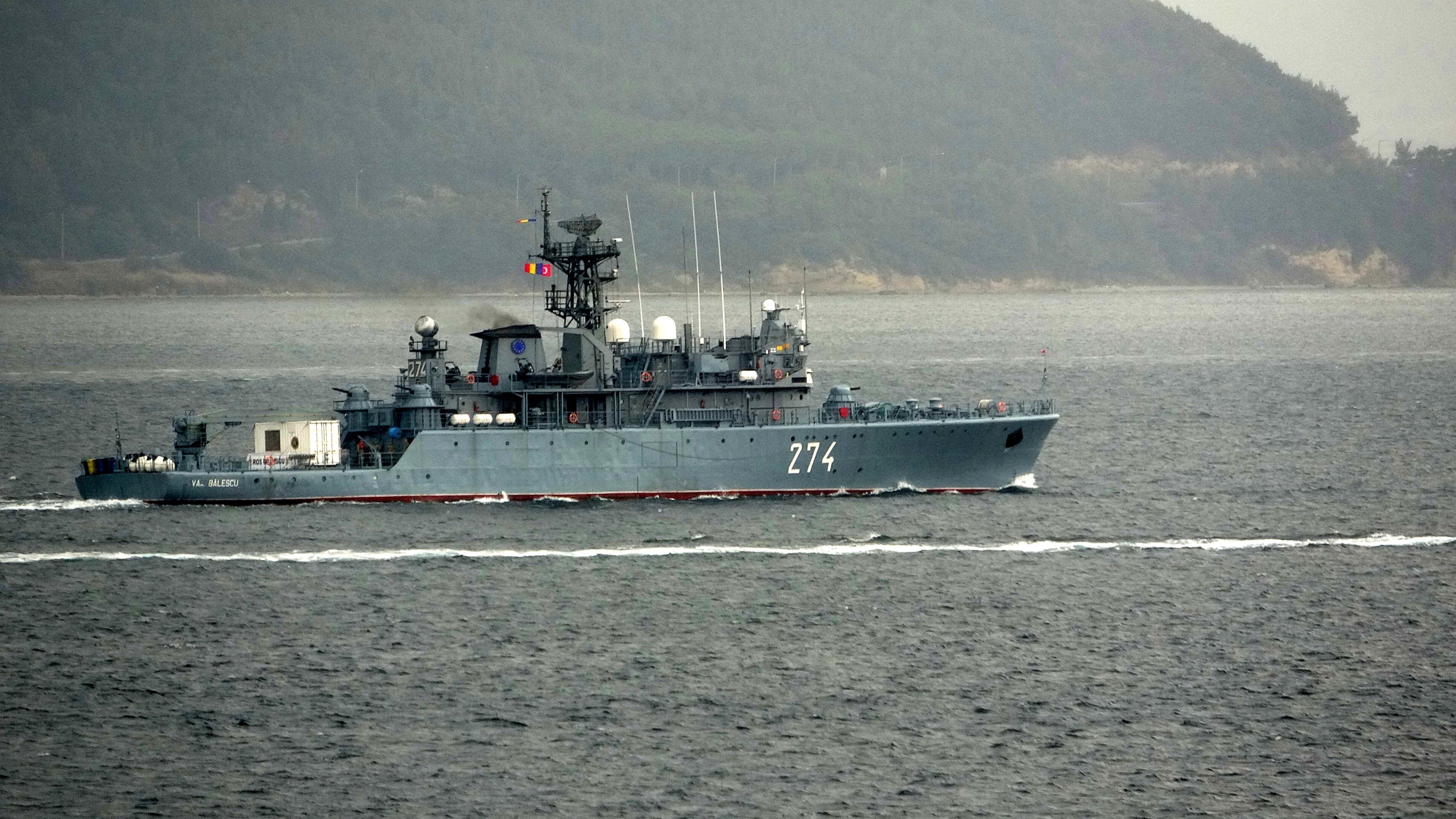 Rumen mayın gemisi, Çanakkale Boğazından geçti