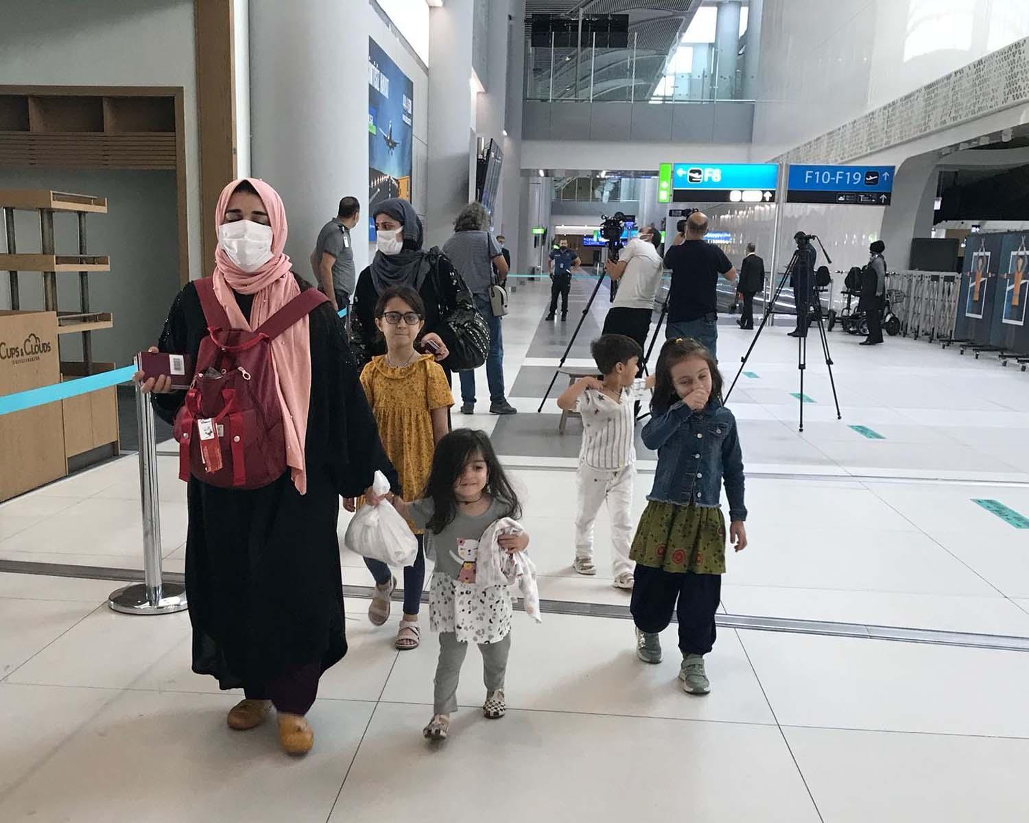 Afganistandan tahliye edilen 271 yolcu daha Türkiyeye getirildi