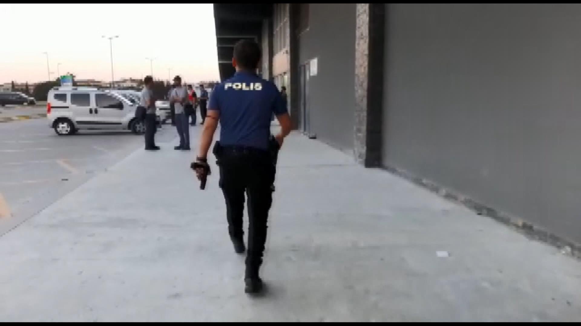 Esenyurtta güvenlik görevlilerine sopayla saldırdılar