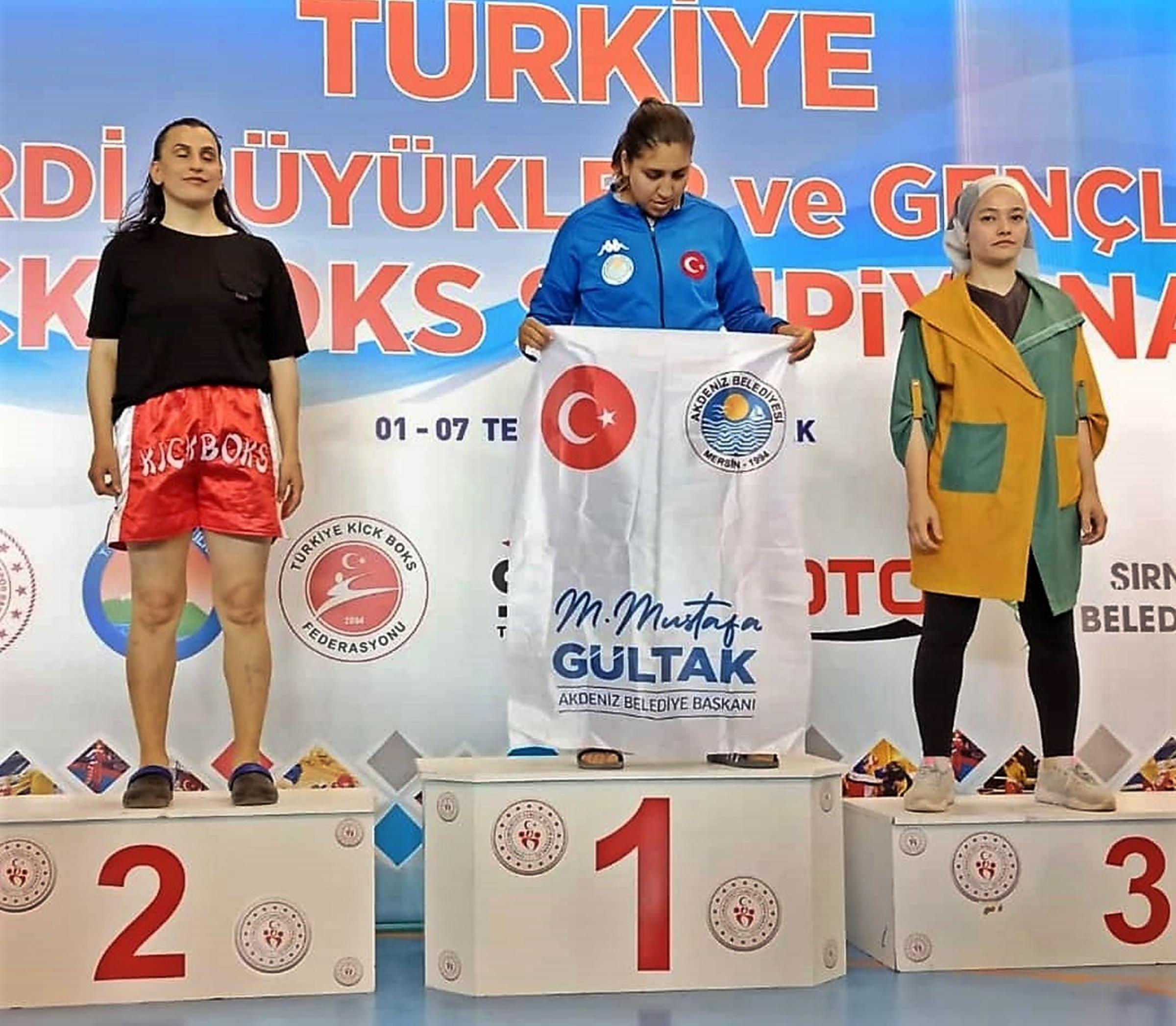 Otur evinde yemek yap dediler, o iki şampiyonadan da madalyayla döndü