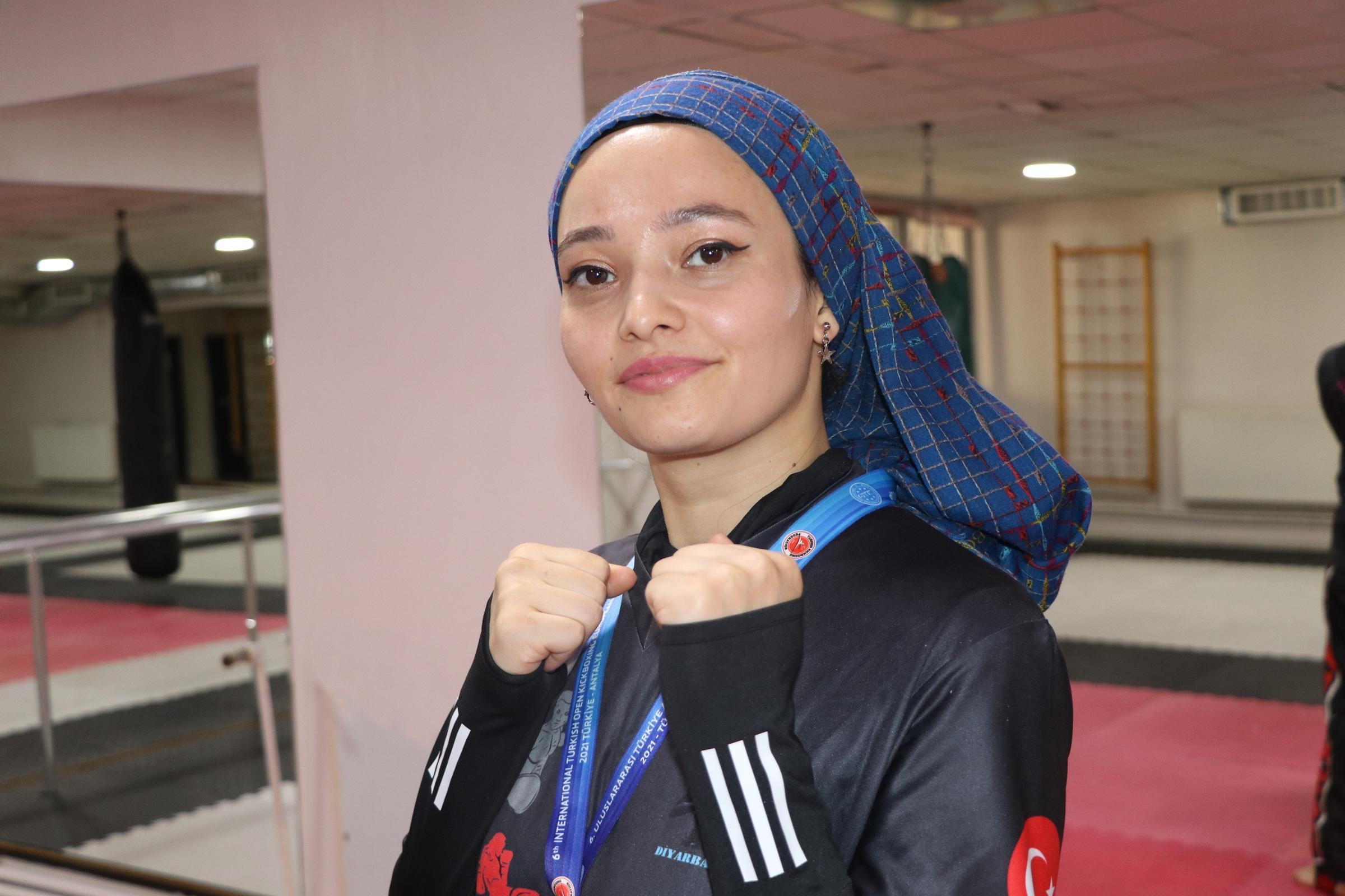 Otur evinde yemek yap dediler, o iki şampiyonadan da madalyayla döndü