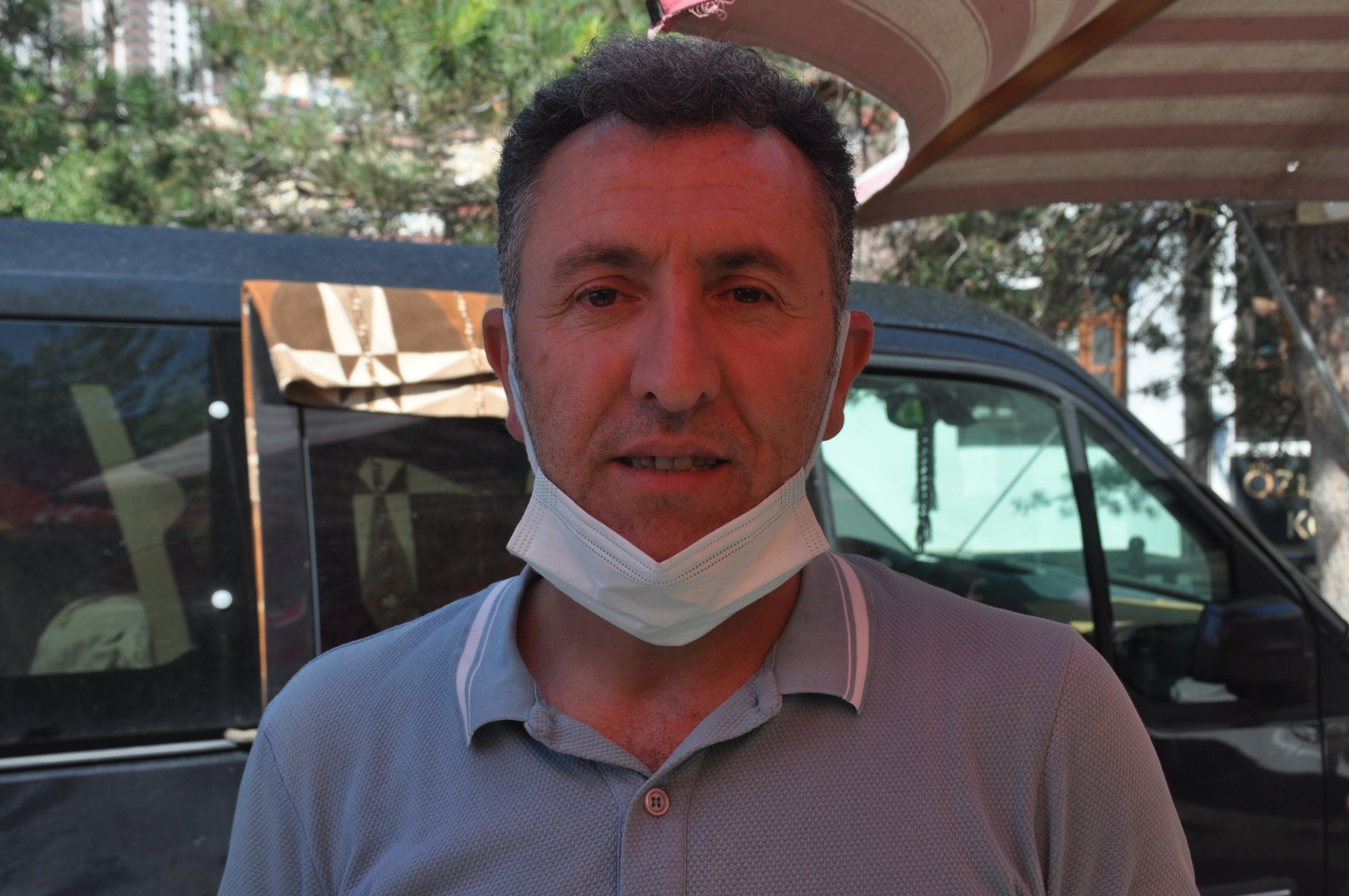 Konservatuvar öğrencisinden, pazar tezgahında keman resitali
