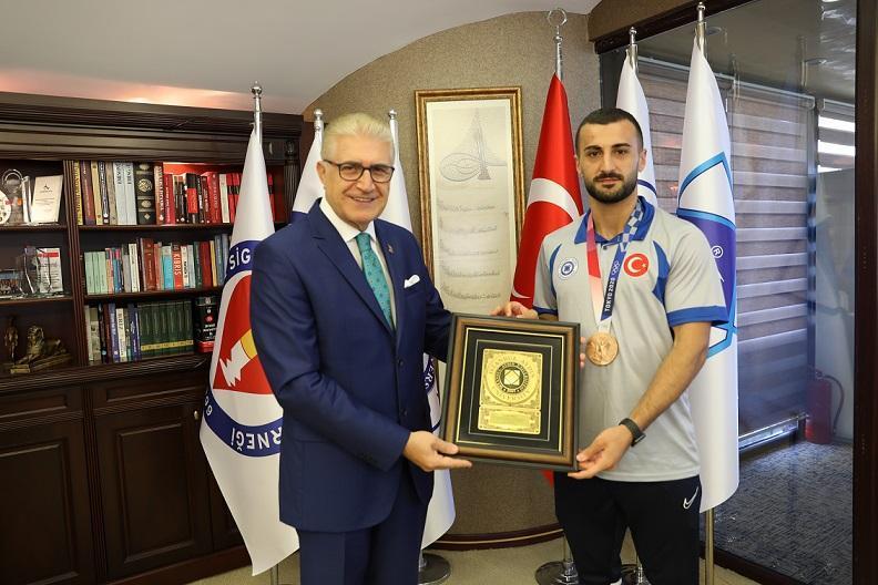 Milli karateci Uğur Aktaş: Kas yırtığına rağmen bronz madalya kazandım