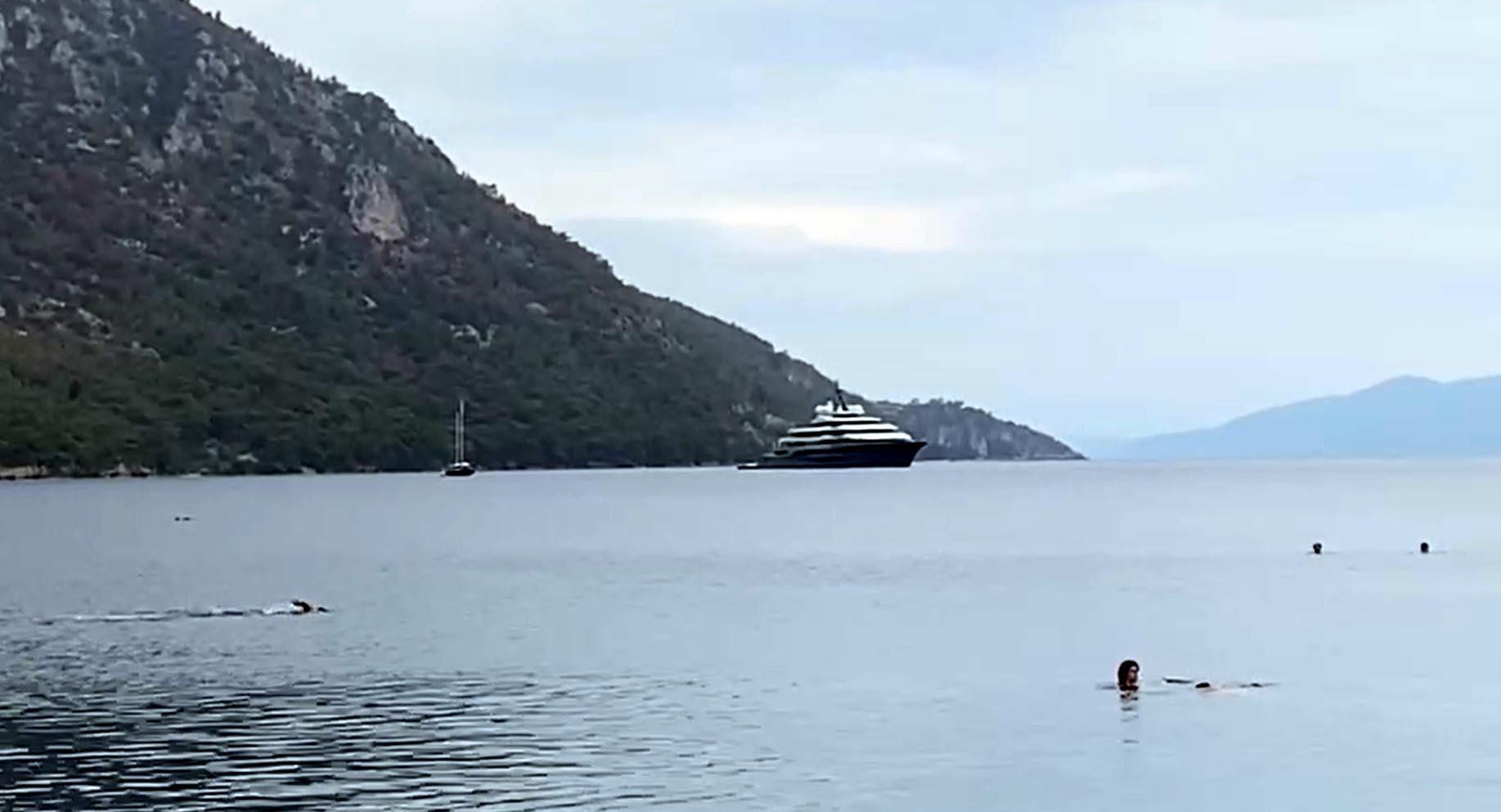 Amazonun kurucusu Jeff Bezosun yatı, Akbük Koyuna demir attı