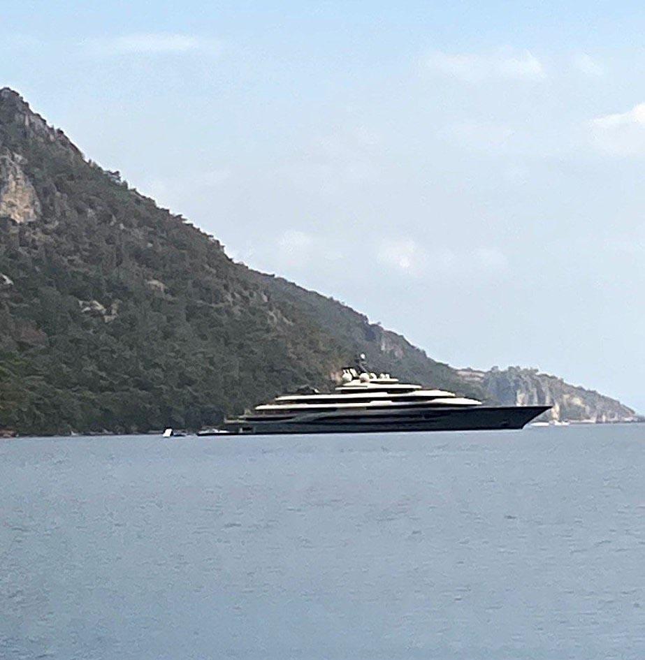 Amazonun kurucusu Jeff Bezosun yatı, Akbük Koyuna demir attı