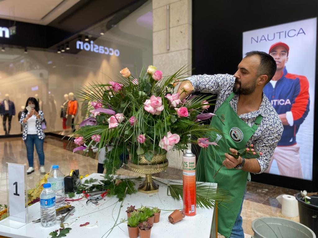 En güzel çiçek tasarımını büyükelçi eşleri seçti