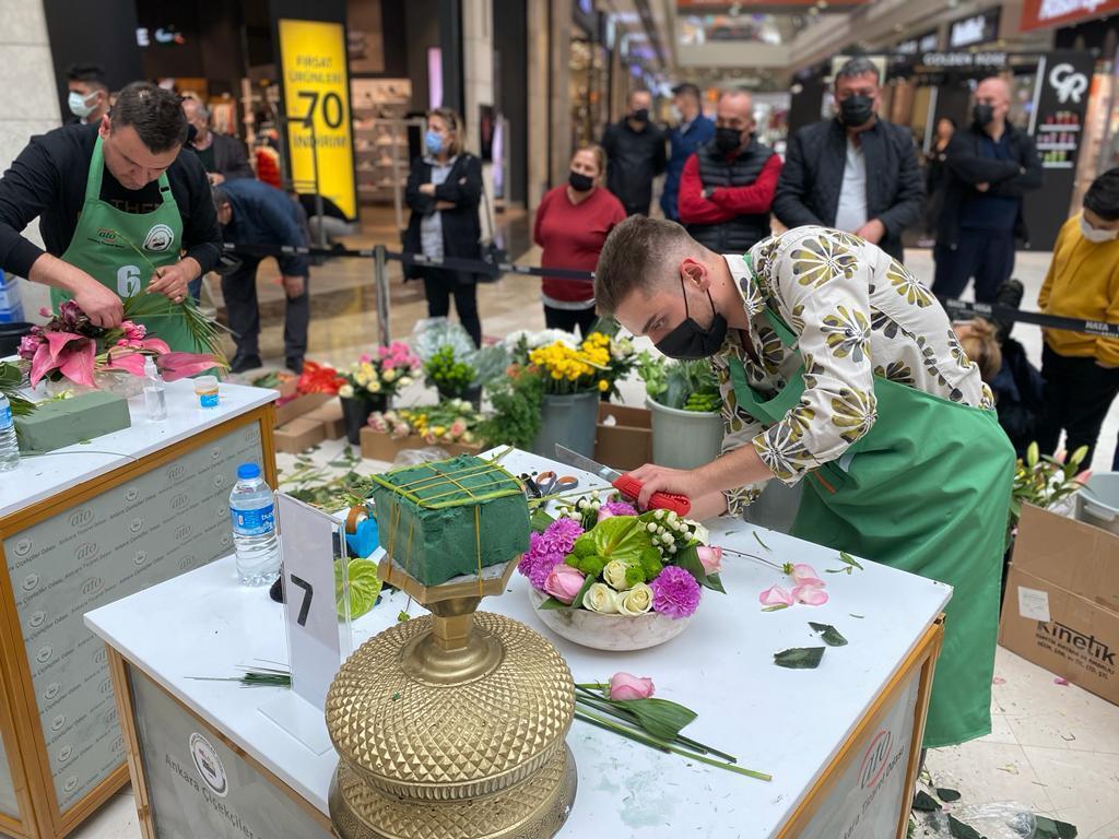 En güzel çiçek tasarımını büyükelçi eşleri seçti