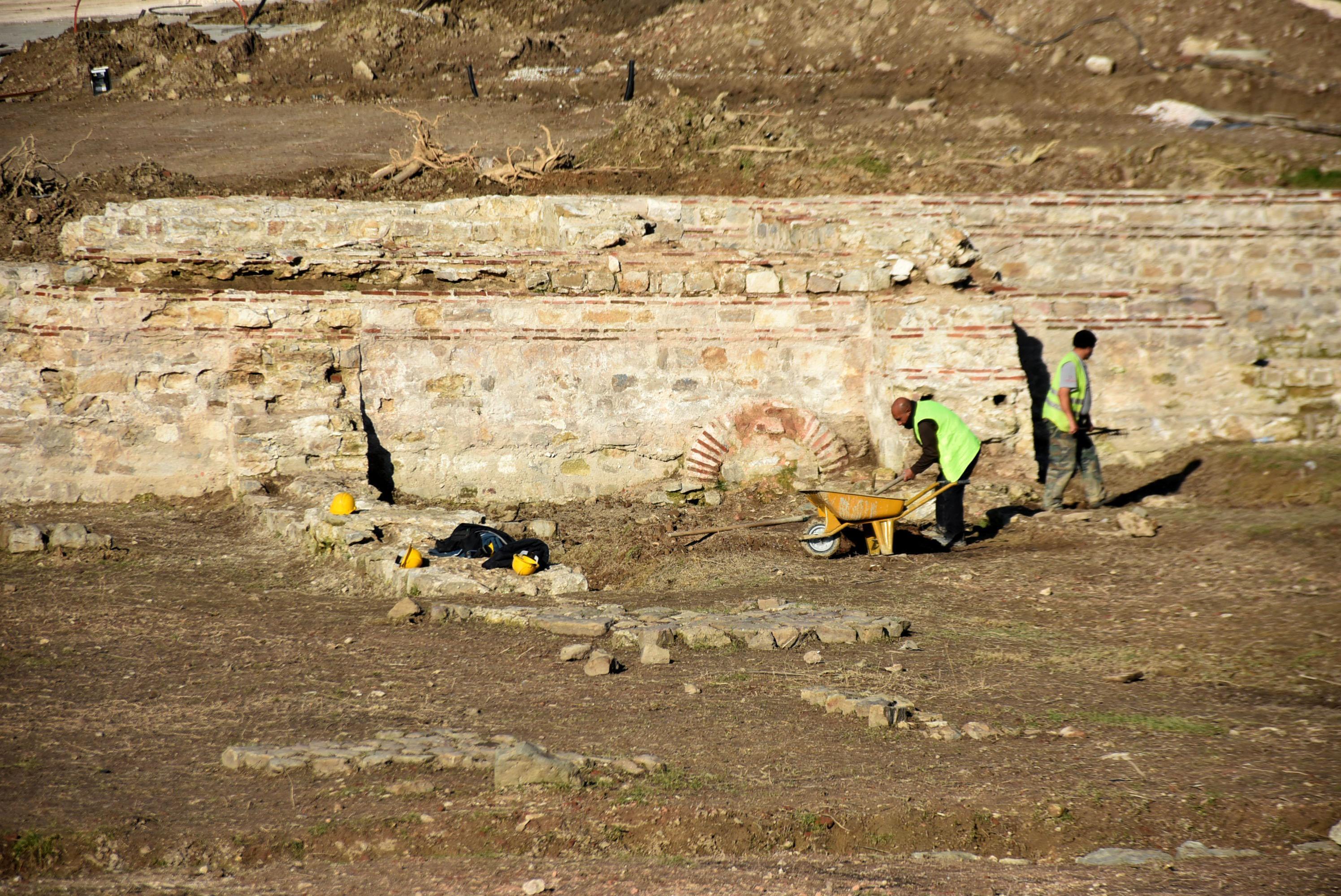 Selimiye Camisi meydanında çıkan tarihi kalıntılar, arkeopark haline getirilecek