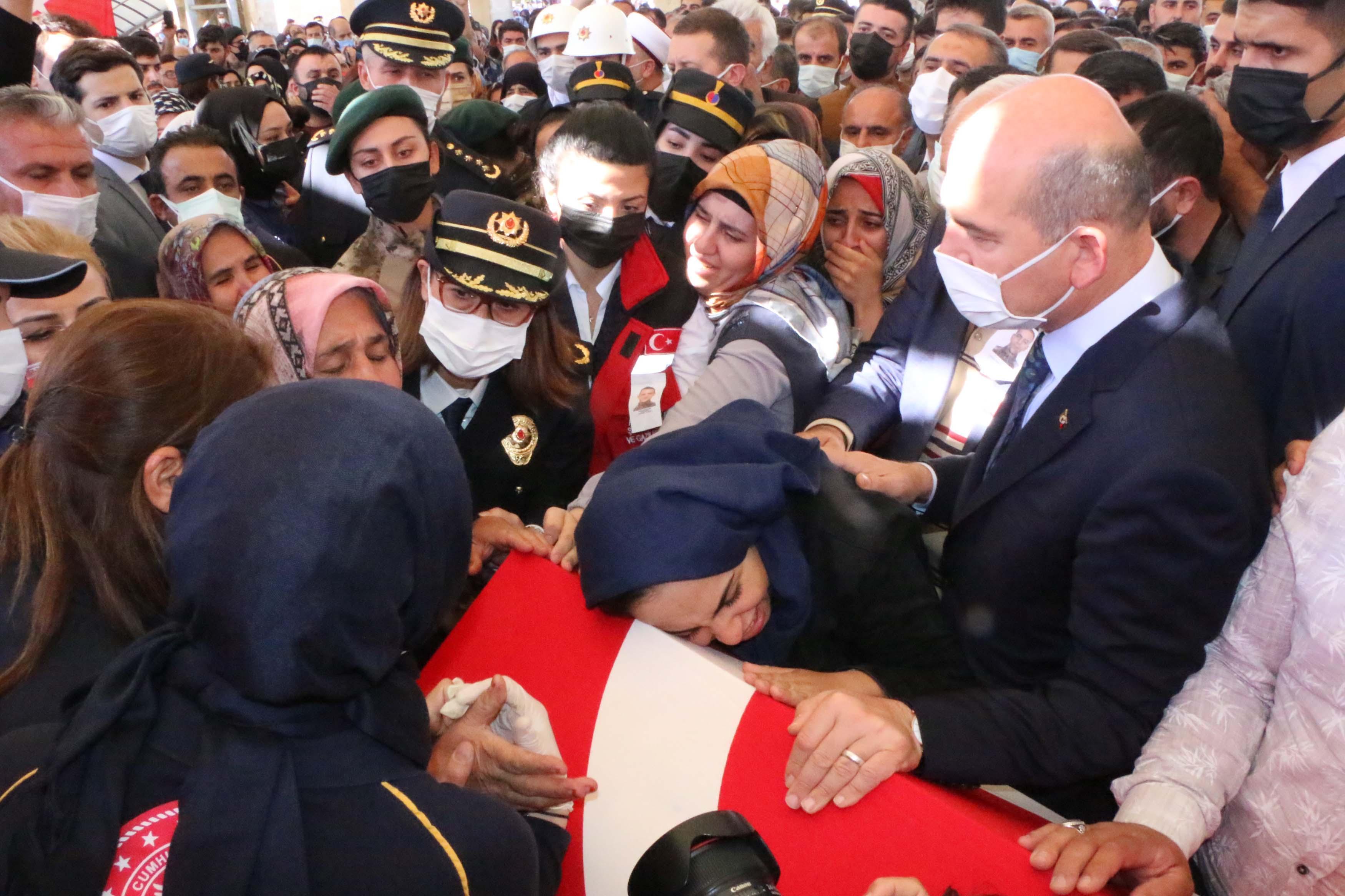 Şehit polislerimiz Fatih Doğan ve Cihat Şahin son yolculuklarına uğurlandı