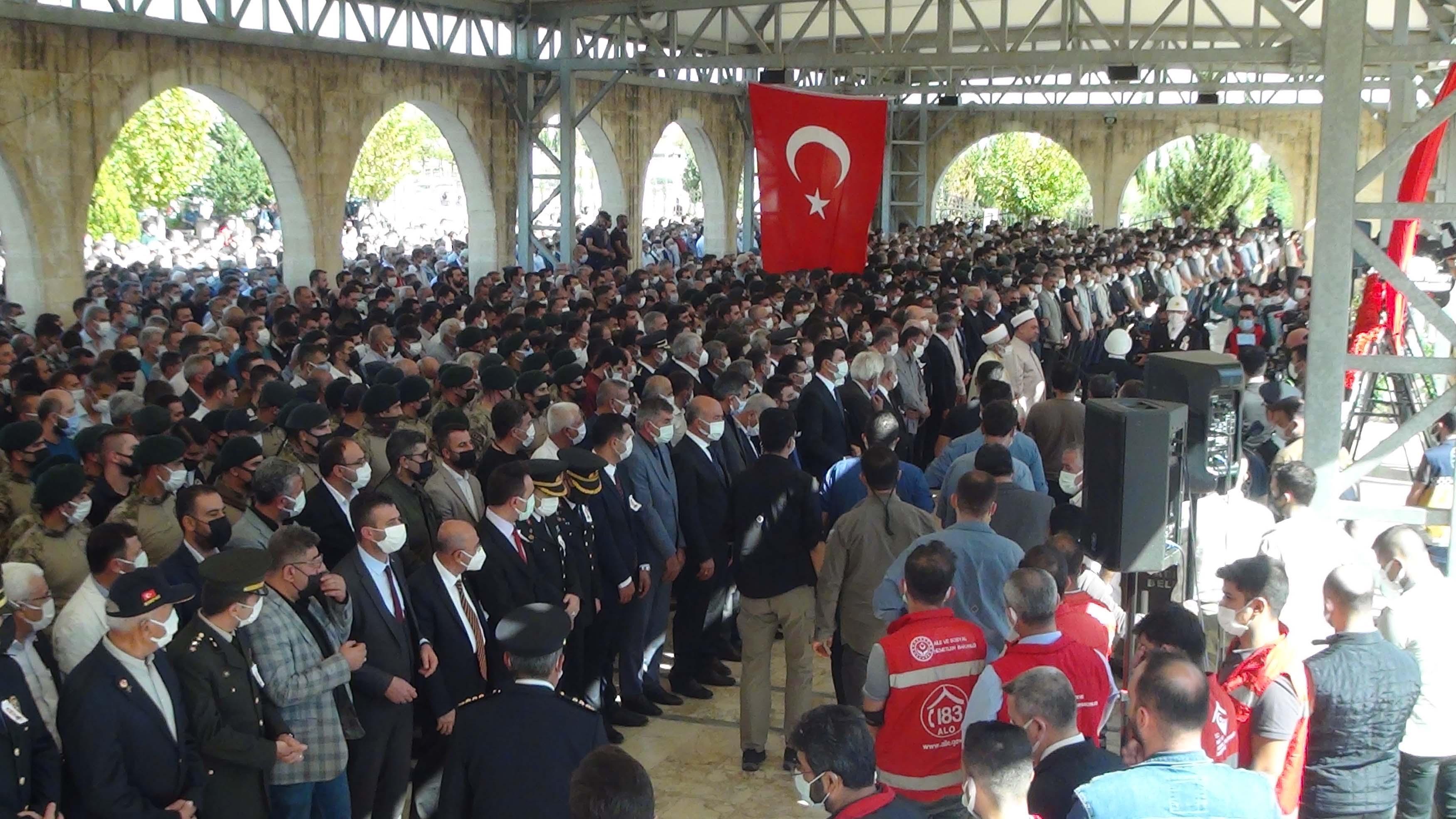 Şehit polislerimiz Fatih Doğan ve Cihat Şahin son yolculuklarına uğurlandı