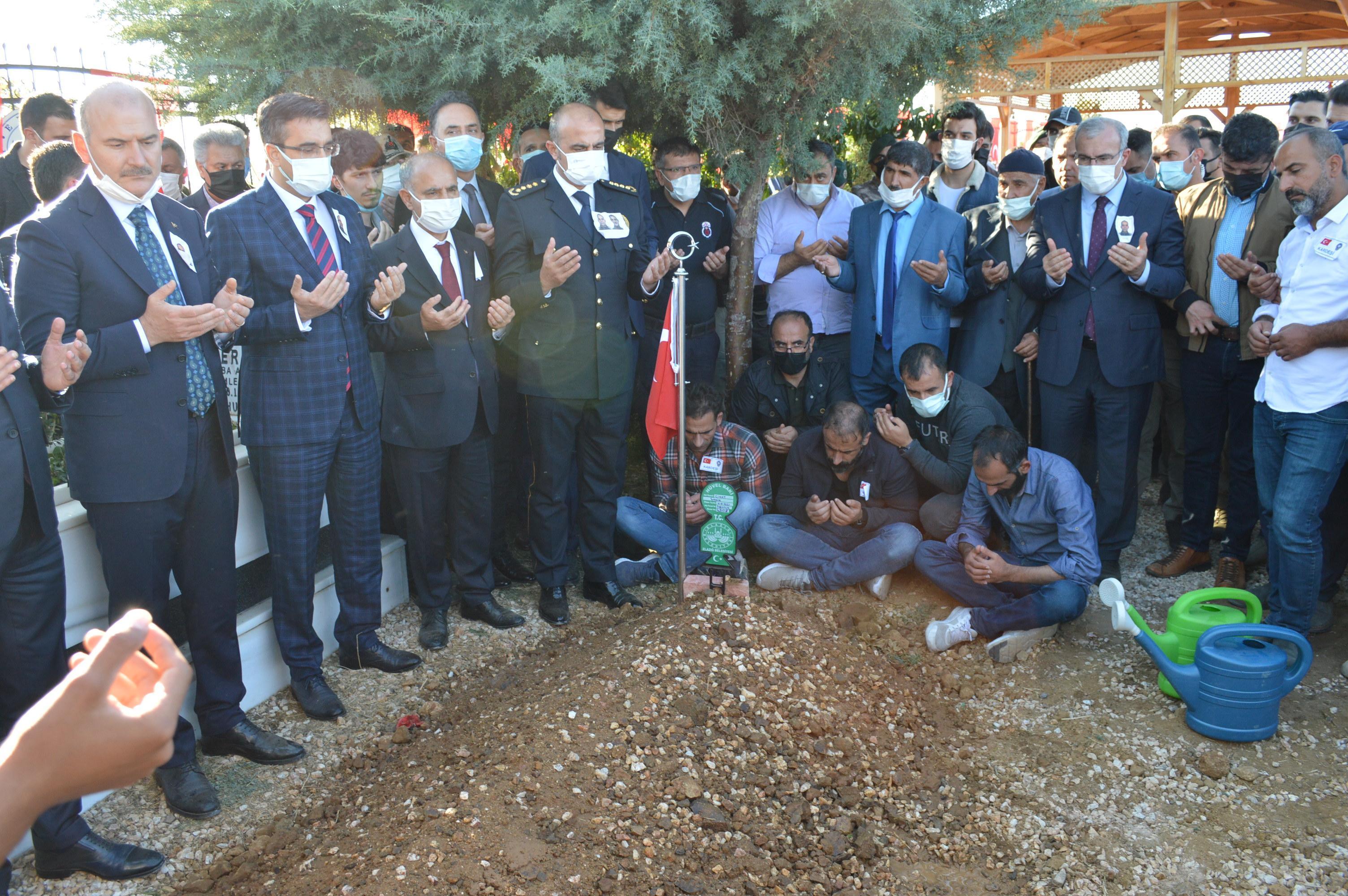 Şehit polislerimiz Fatih Doğan ve Cihat Şahin son yolculuklarına uğurlandı